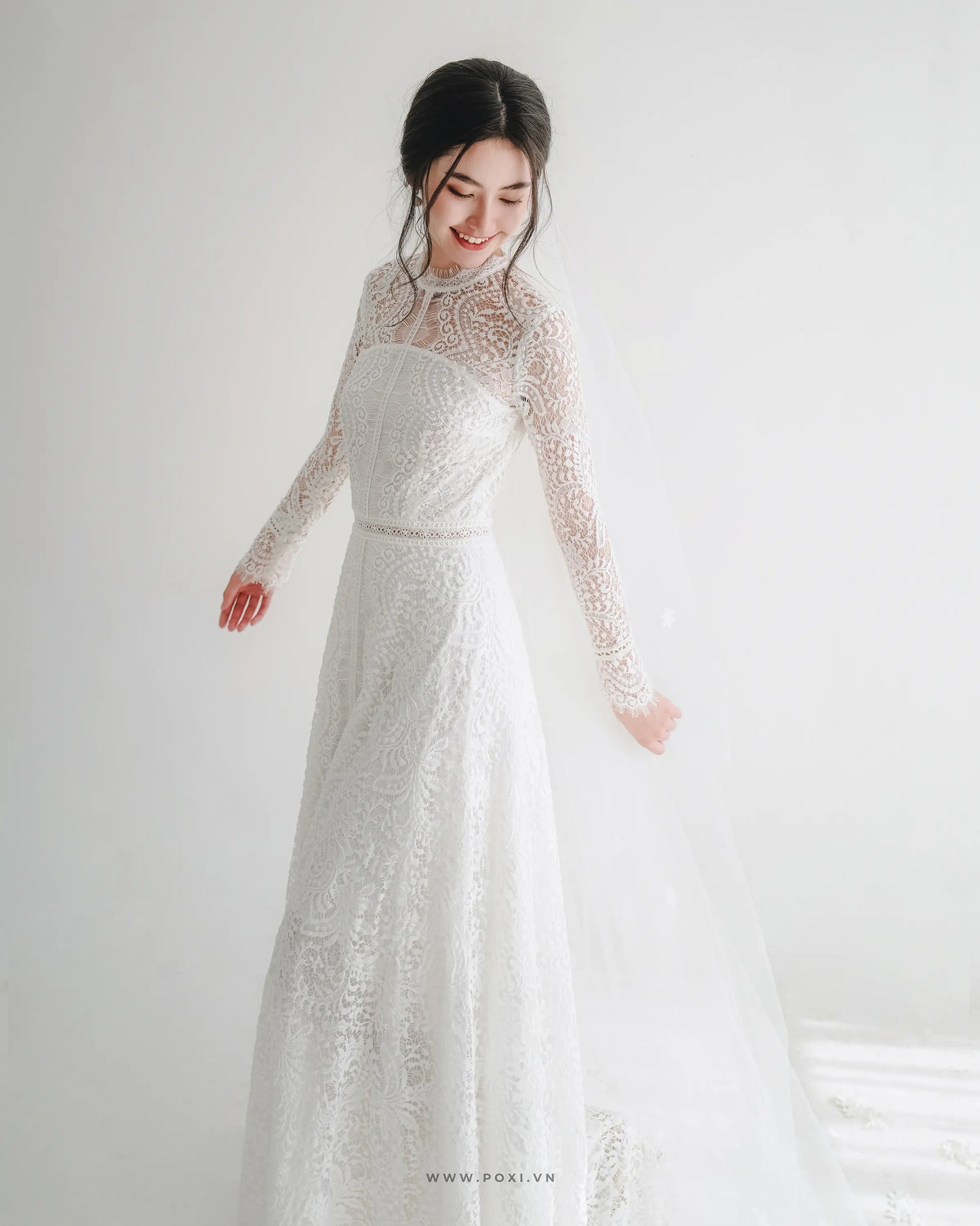 Đầm ren cổ tròn tay dài, dáng váy xòe - D750C Regular