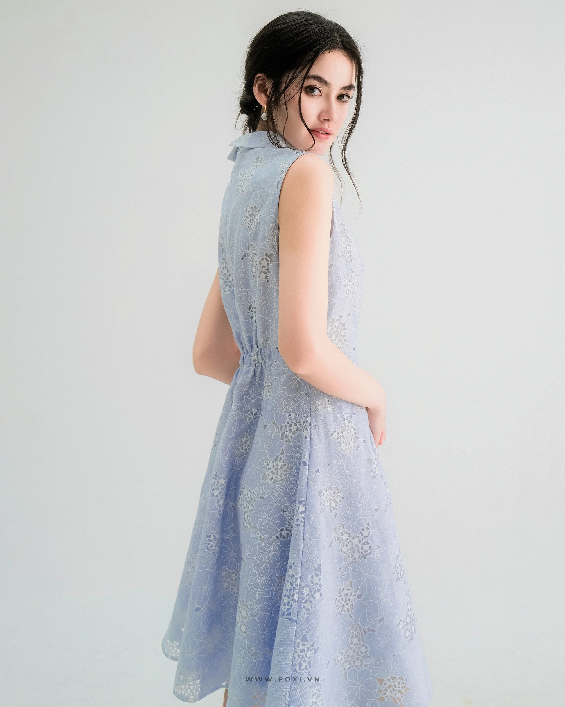 Youthful mini blue dress with collard neck and sleeveless - D1860B - POXI