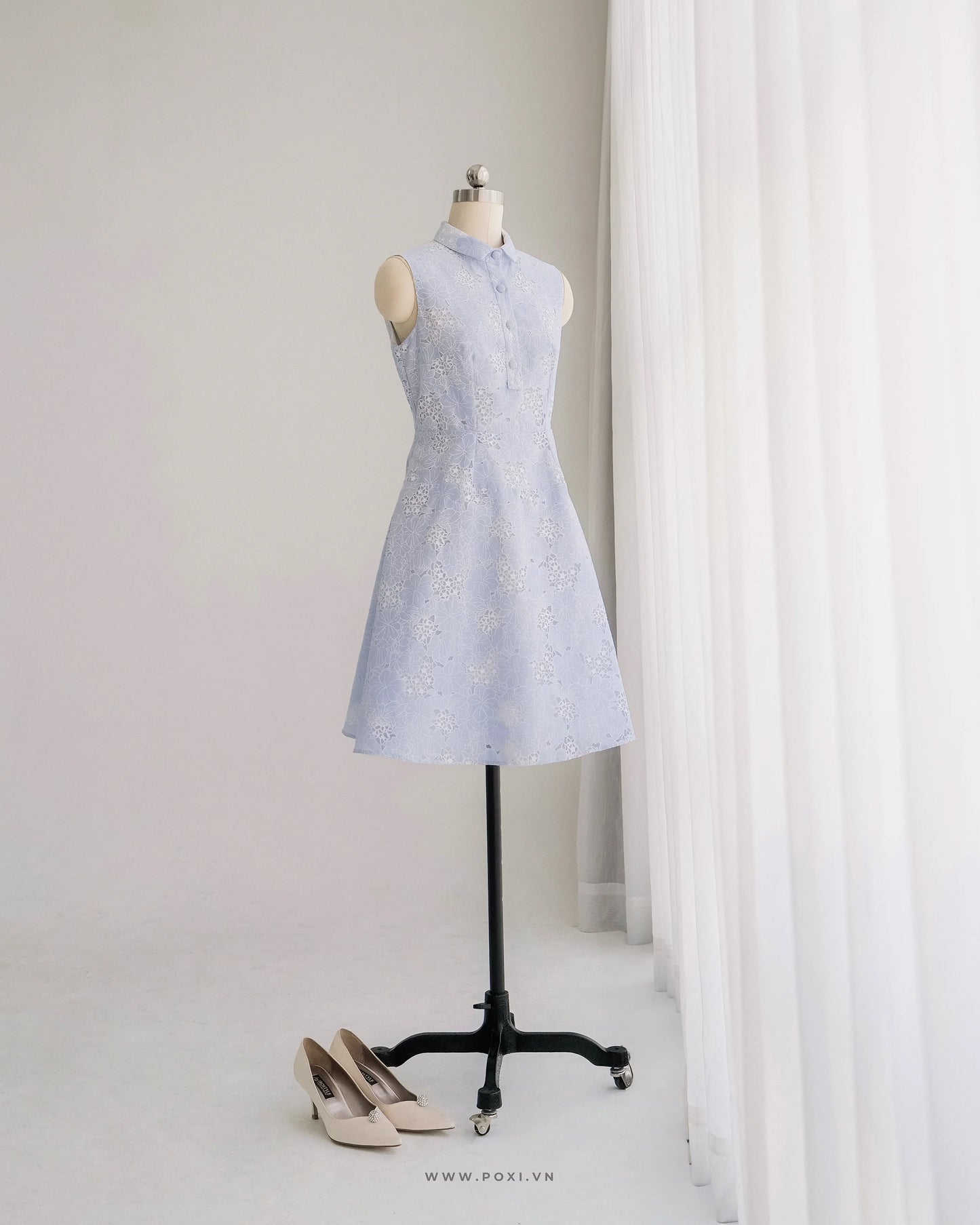 Youthful mini blue dress with collard neck and sleeveless - D1860B - POXI