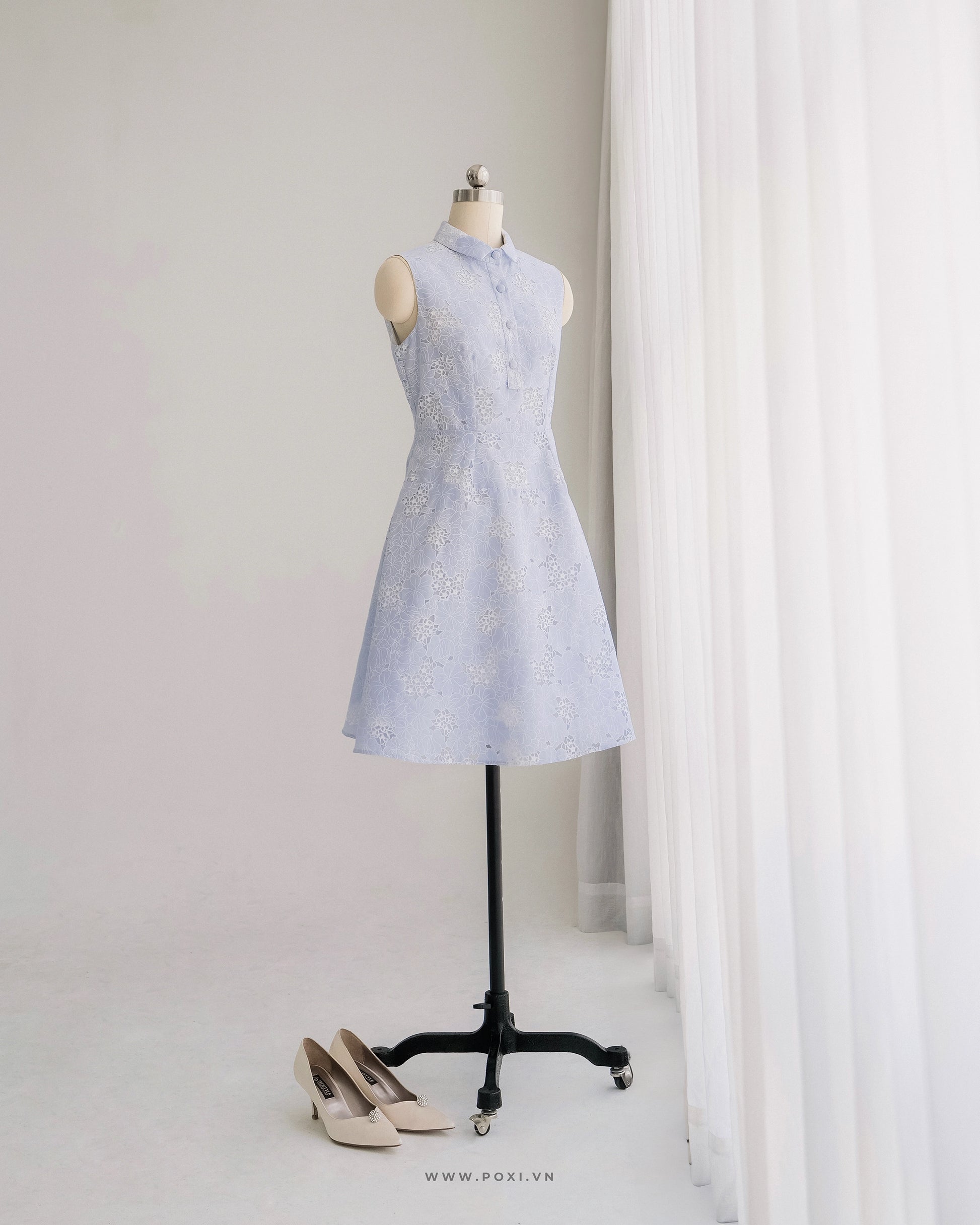 Youthful mini blue dress with collard neck and sleeveless - D1860B - POXI