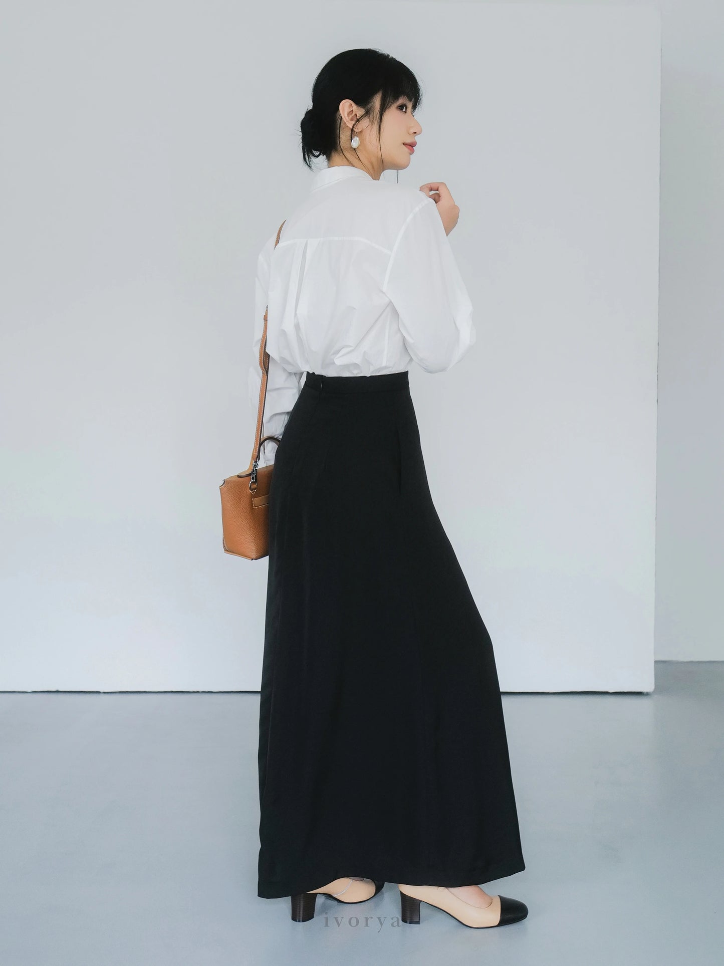Chân váy chữ A satin màu đen - SK9978