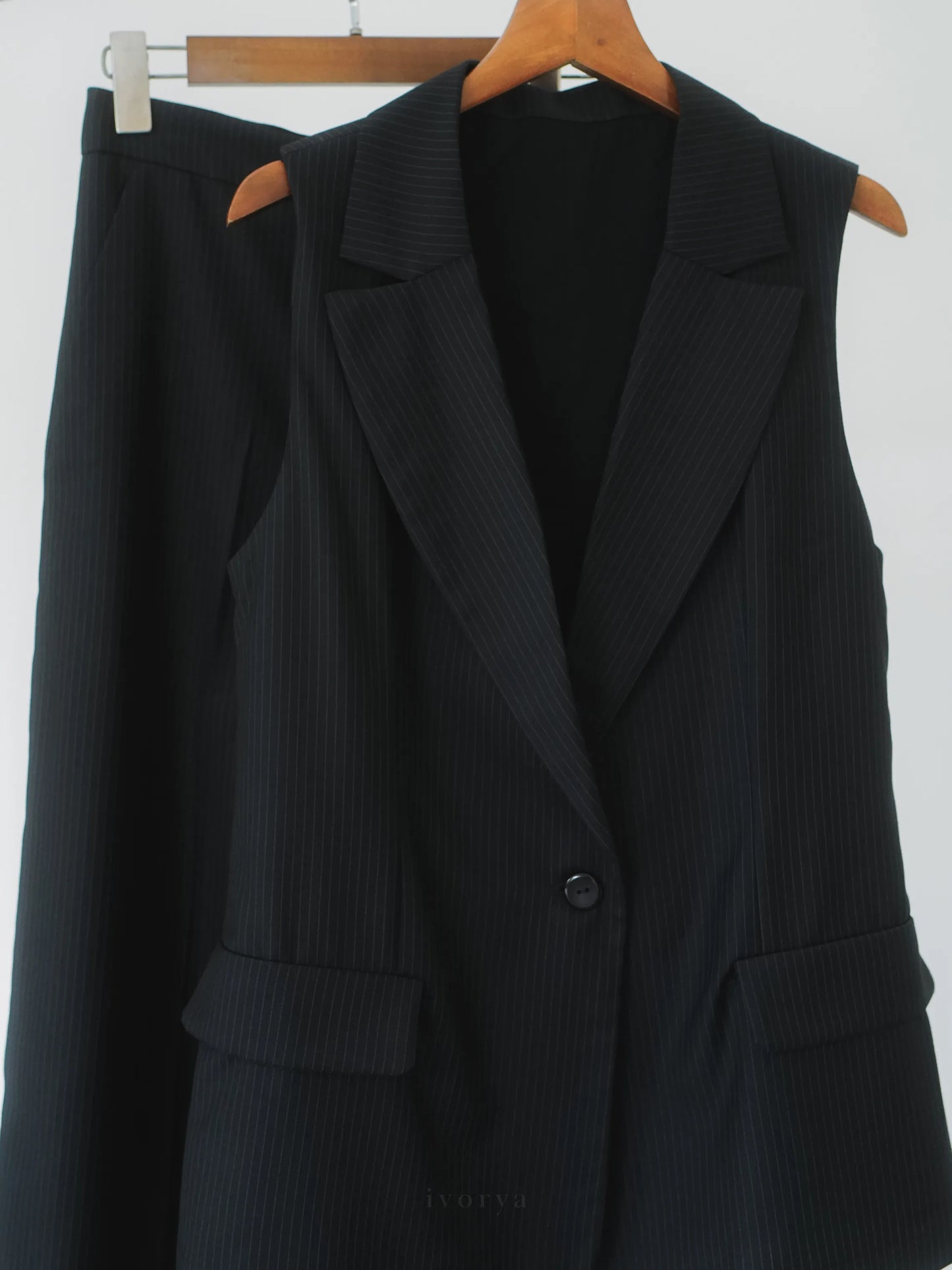 Blazer màu đen không tay - YB9997
