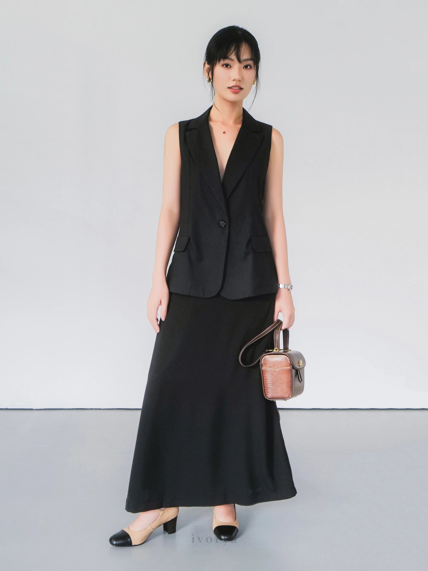 Blazer màu đen không tay - YB9997