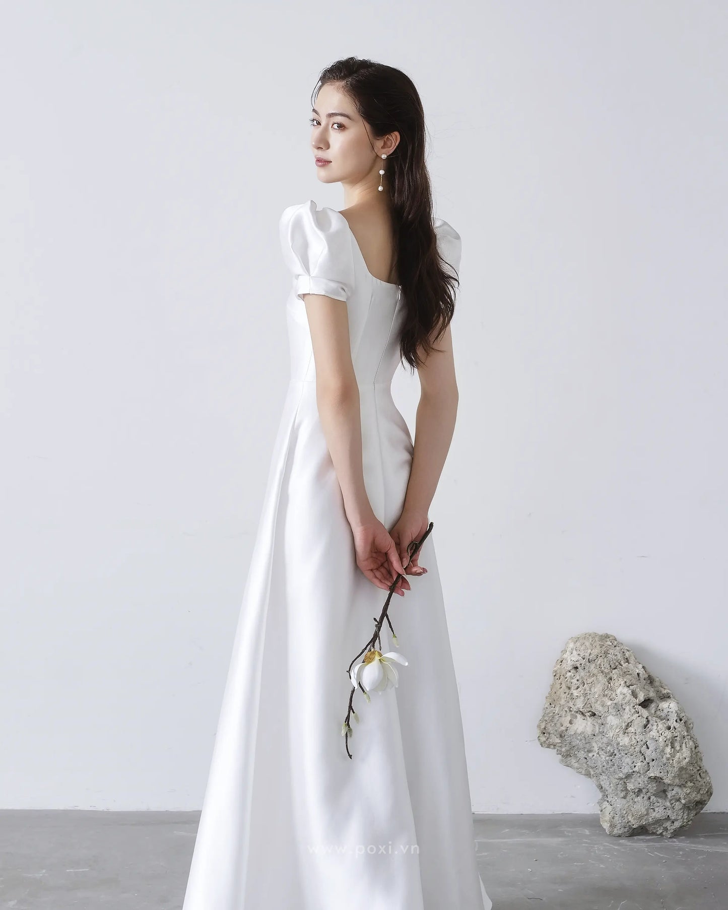 Đầm cổ vuông tay phồng, dáng váy Aline xòe nhẹ - D1920