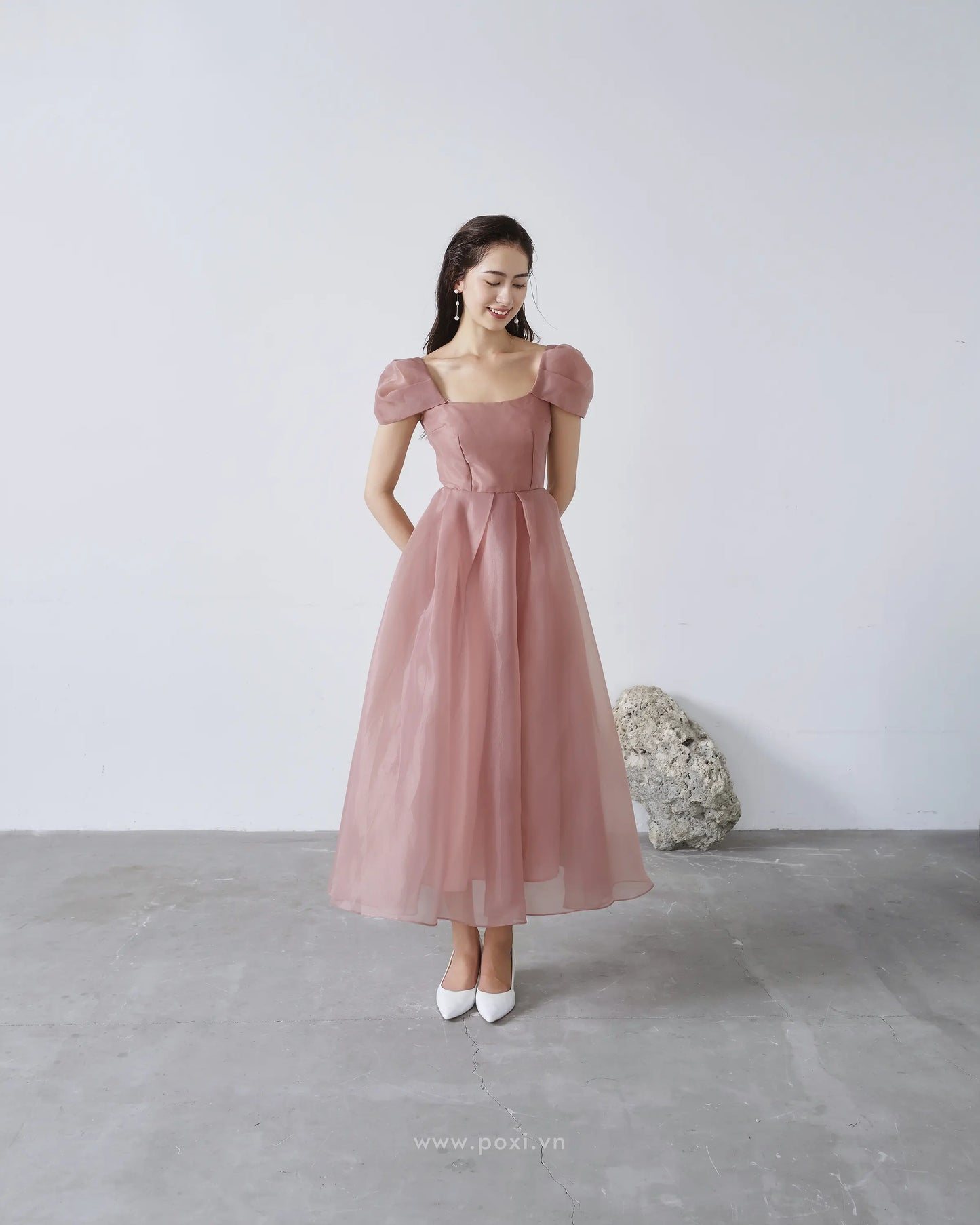 Đầm cổ vuông tay ngắn xếp nếp tạo kiểu, dáng váy xòe xếp ly - D1744 Regular