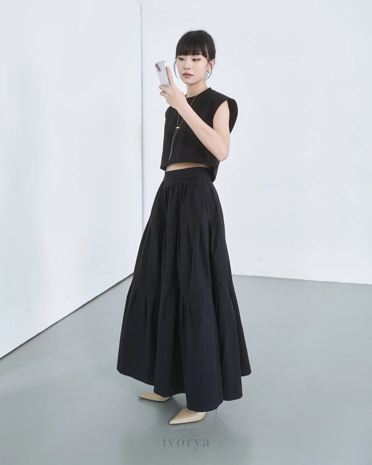 Chân váy midi xòe màu đen - SK9821