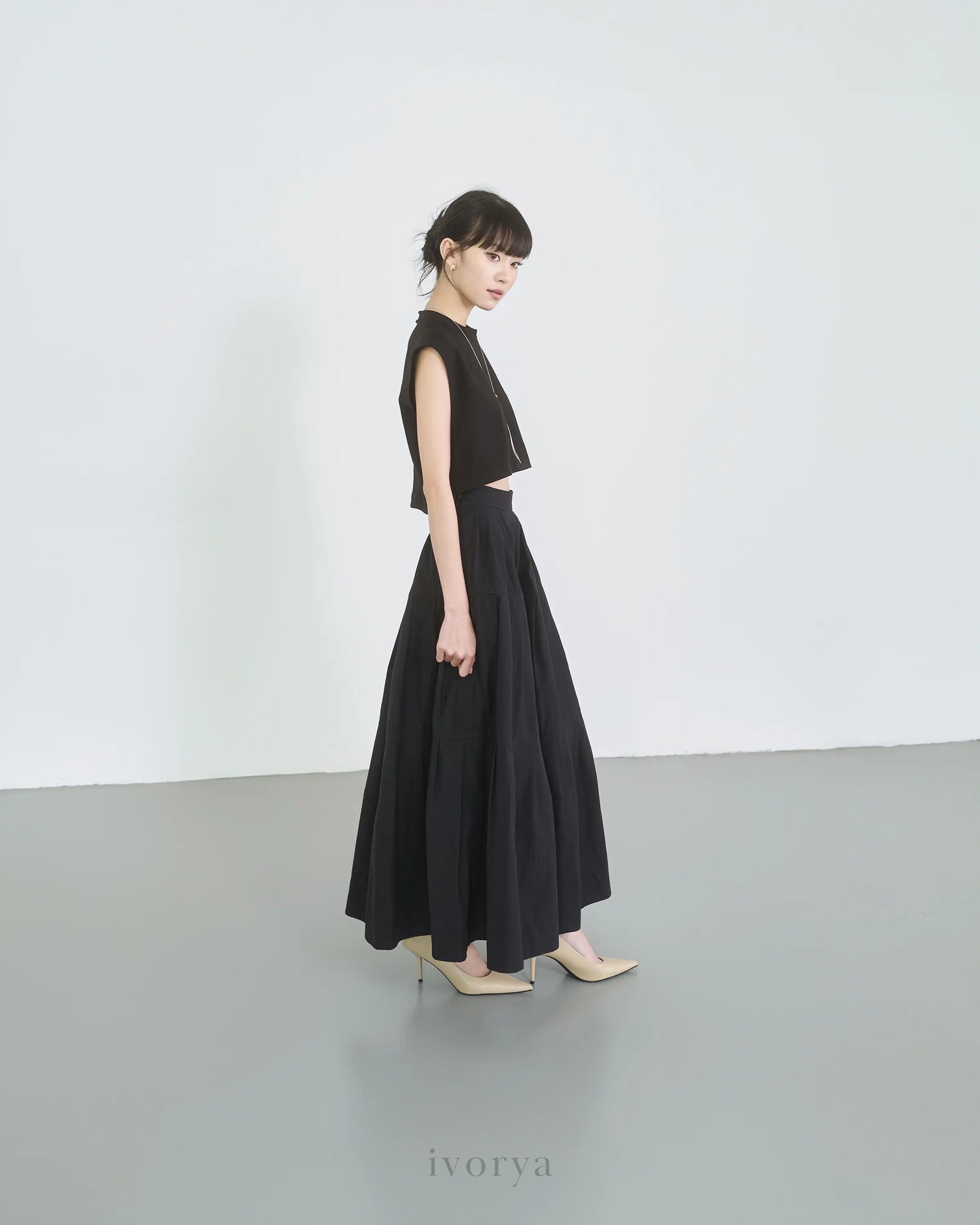 Chân váy midi xòe màu đen - SK9821