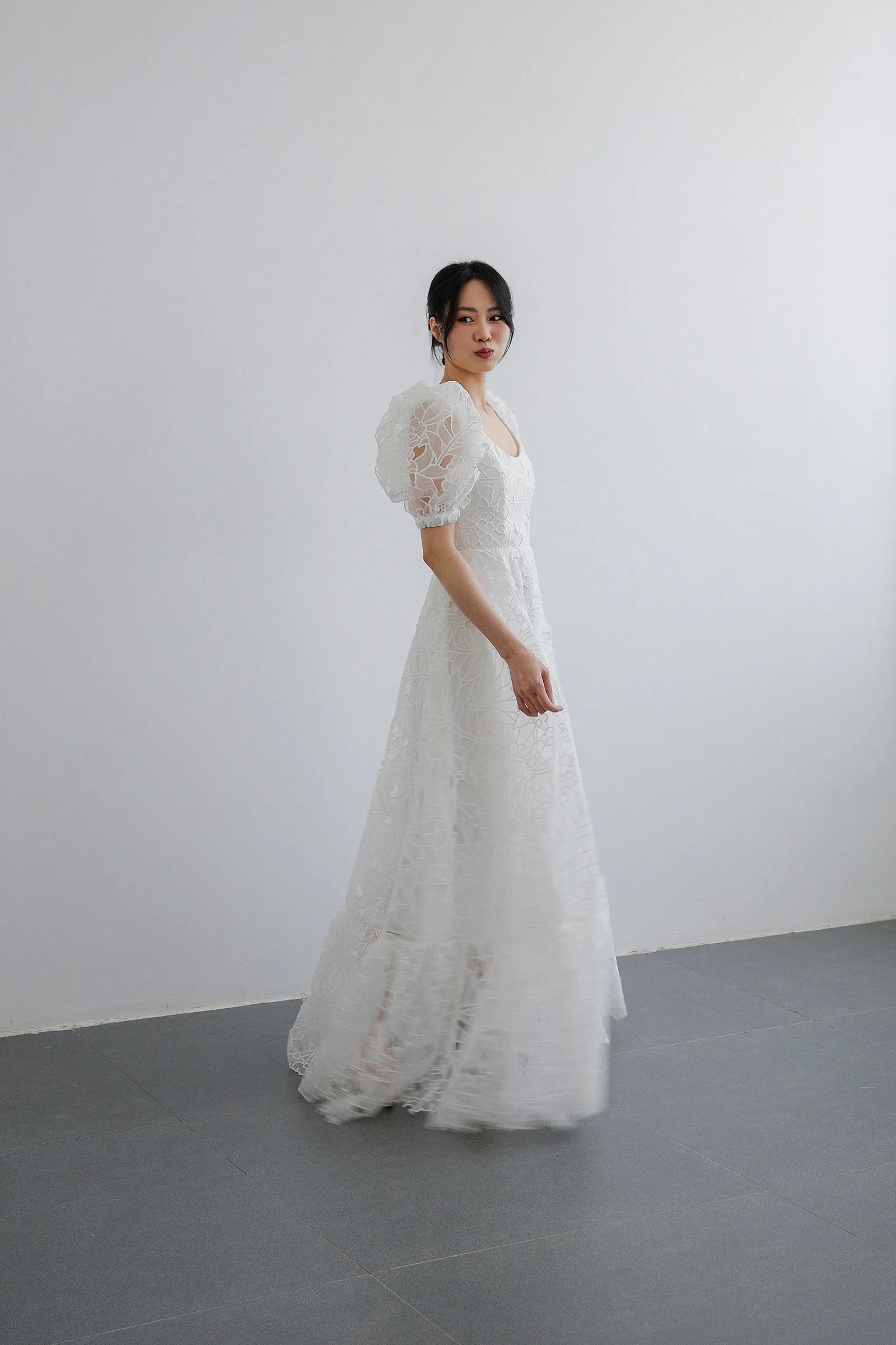 Đầm ren xòe cổ U tay phồng - D2076