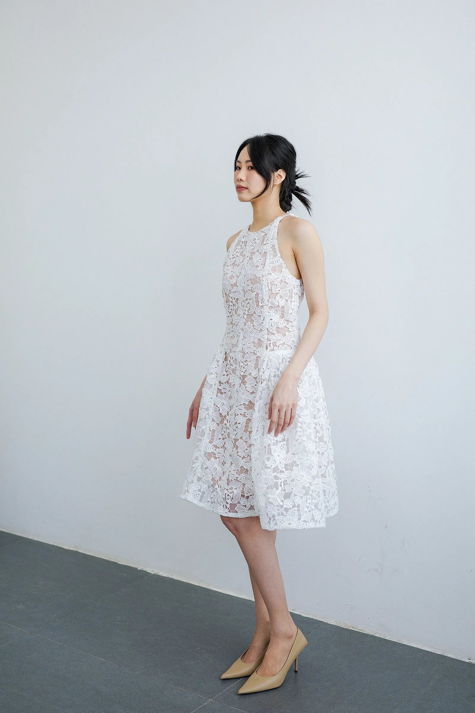 Đầm ren không tay, dáng váy xòe - D2060B