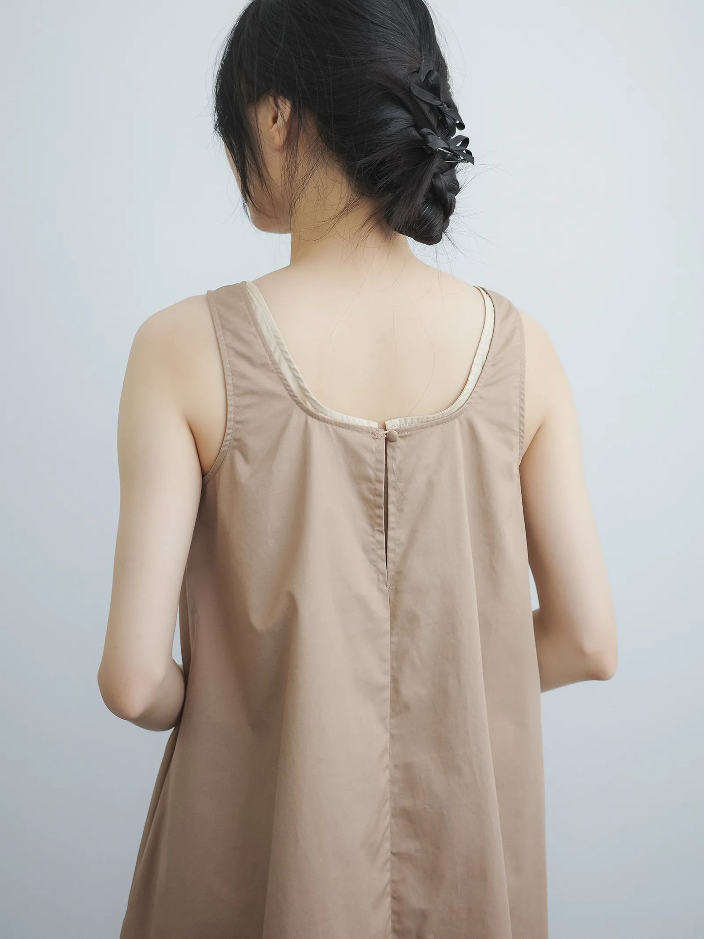 Đầm nữ màu nâu form rộng không tay - YD9794B