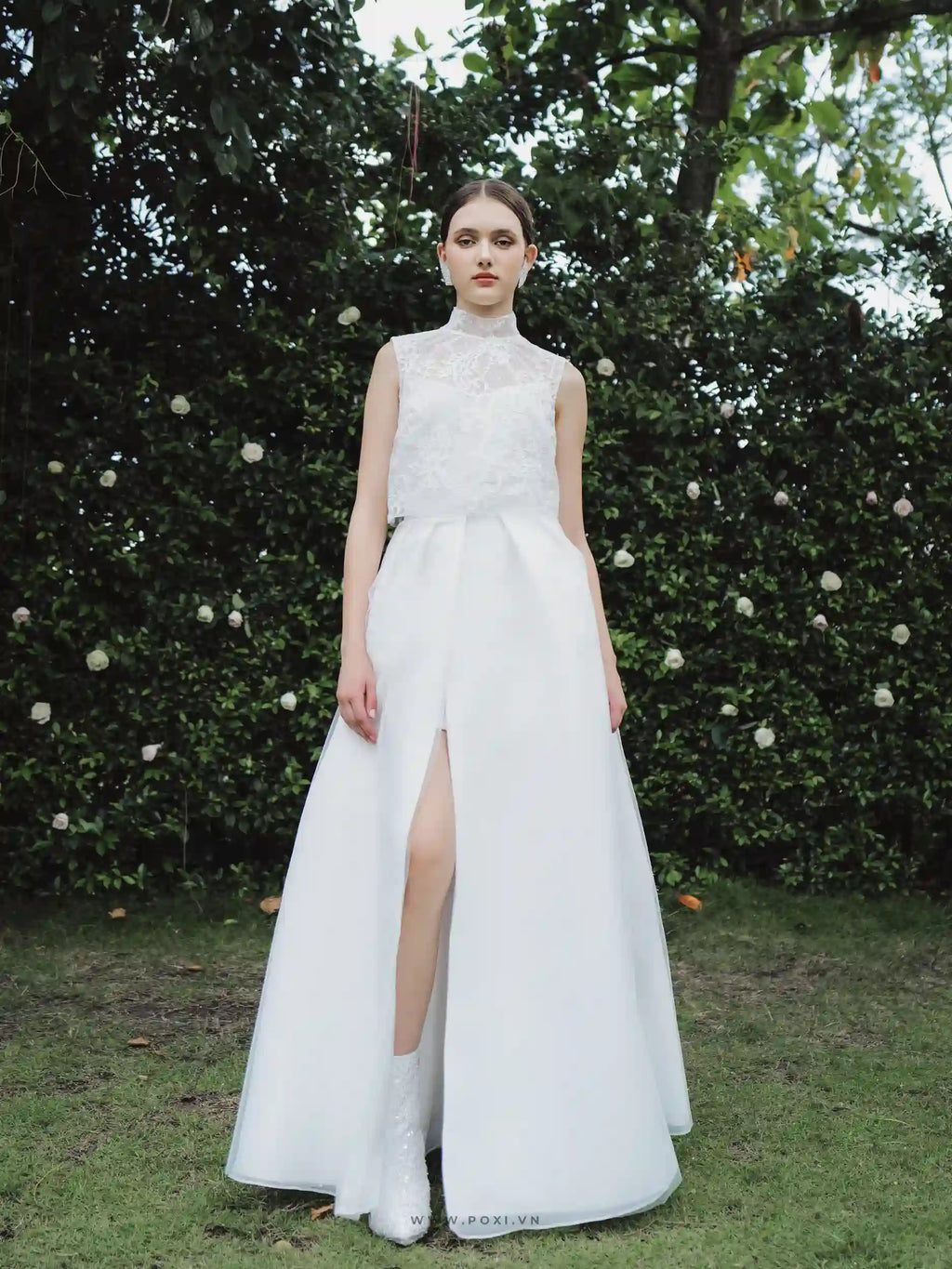 Impressive wedding dress "2 in 1" with a sleeveless crop top and long skirt - S1789 - POXI