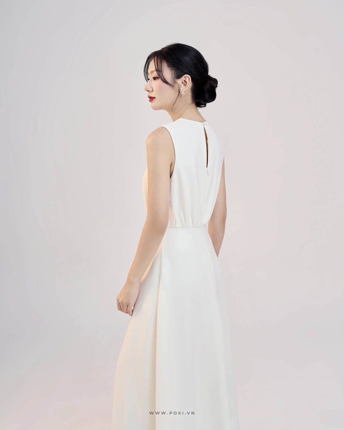 Đầm cổ tròn xếp ly và dáng váy Aline xòe nhẹ - D1957 Regular