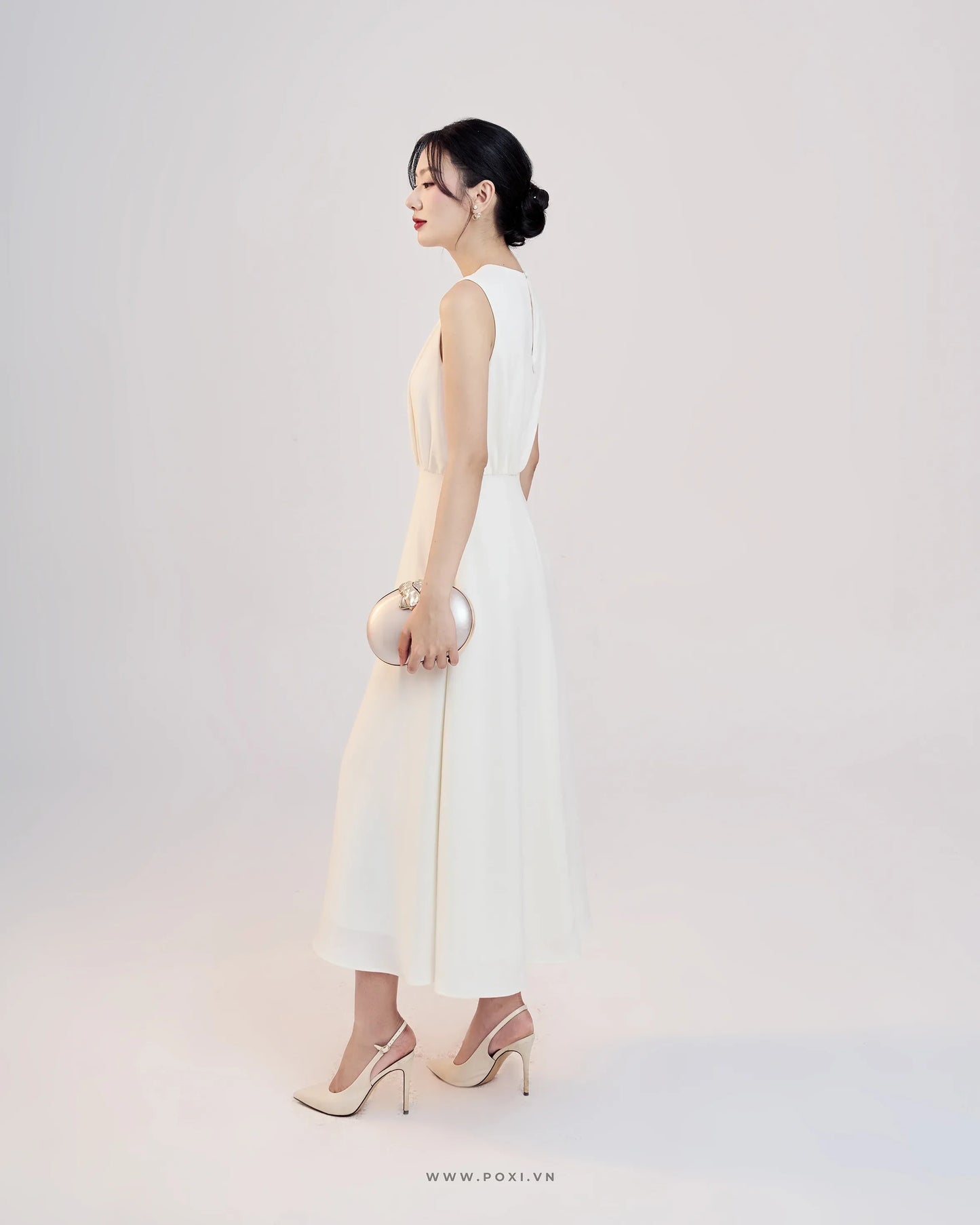 Đầm cổ tròn xếp ly và dáng váy Aline xòe nhẹ - D1957 Regular