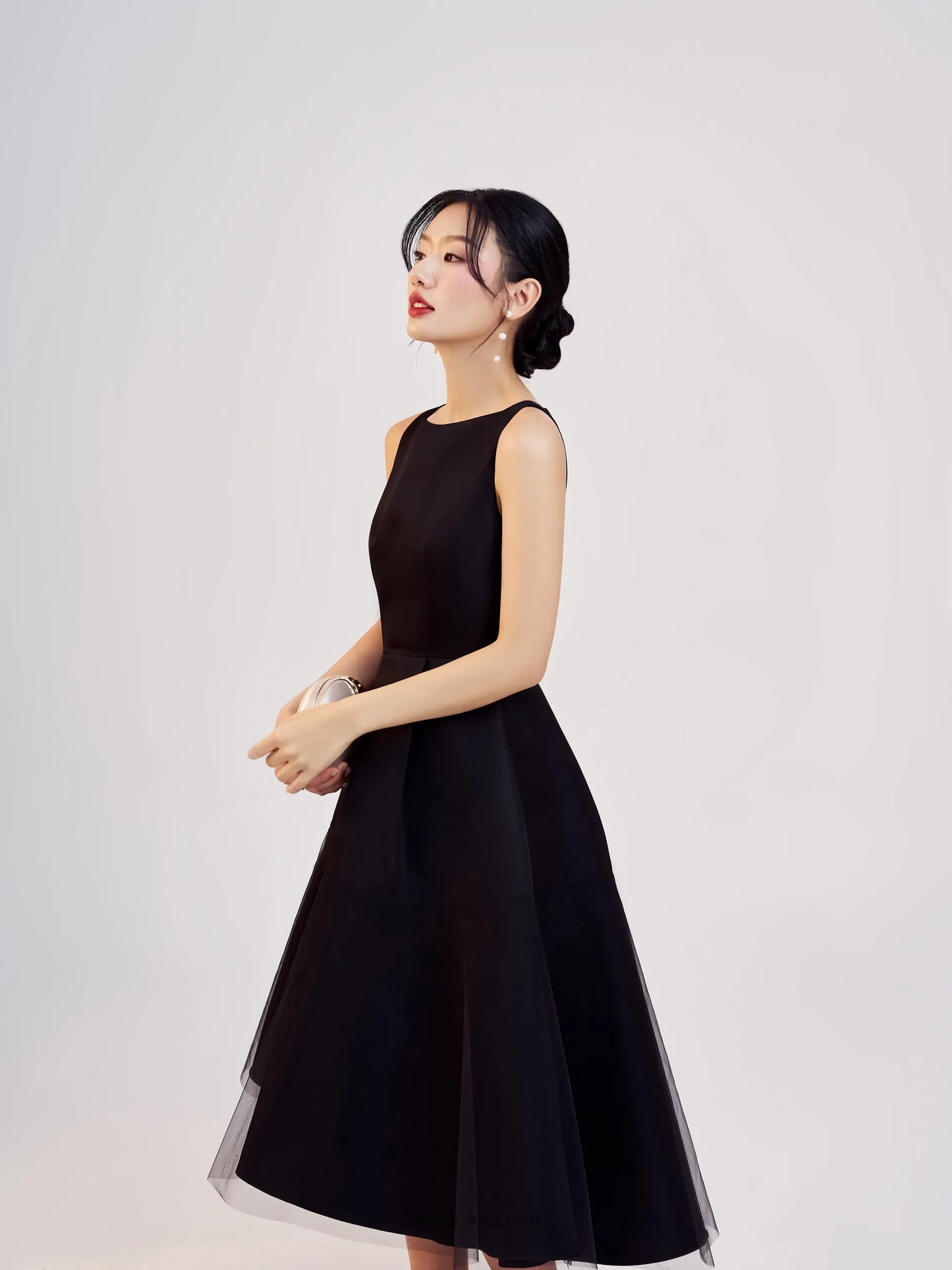 Đầm cổ thuyền không tay, váy xếp ly xòe phối lưới - D1949 Regular