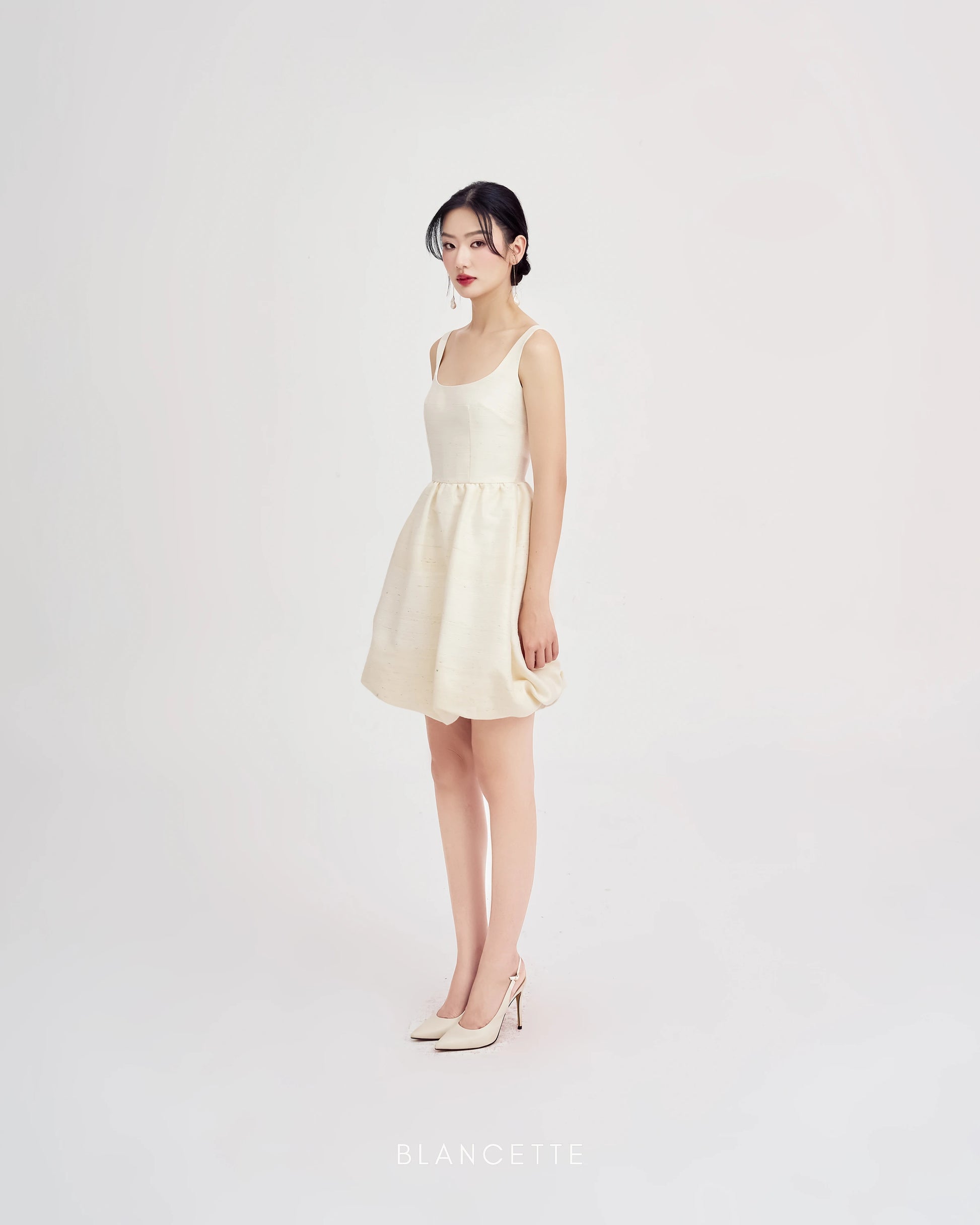 Đầm mini cổ vuông form váy Aline bí phồng - D1948