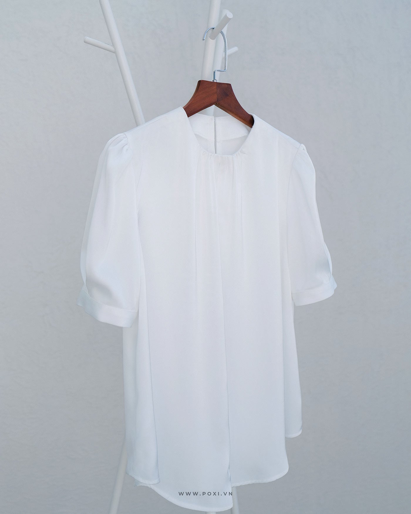 Áo nữ cổ nhún nhẹ màu trắng và tay ngắn - SH9865