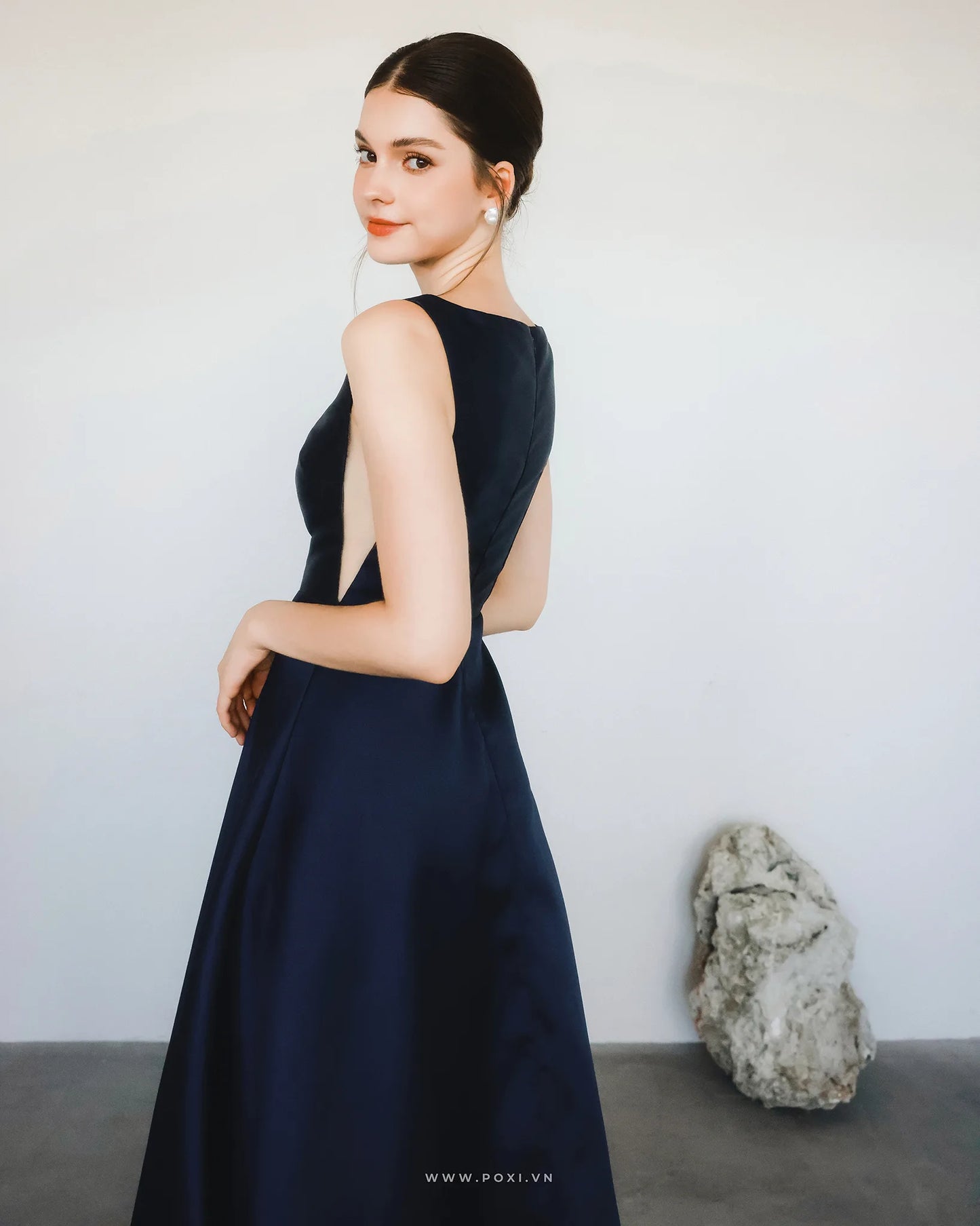 Đầm cổ thuyền không tay xẻ hông, dáng xòe A-line - D1531