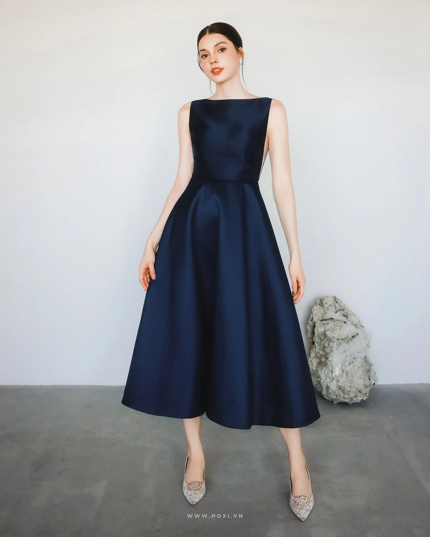 Đầm cổ thuyền không tay xẻ hông, dáng xòe A-line - D1531