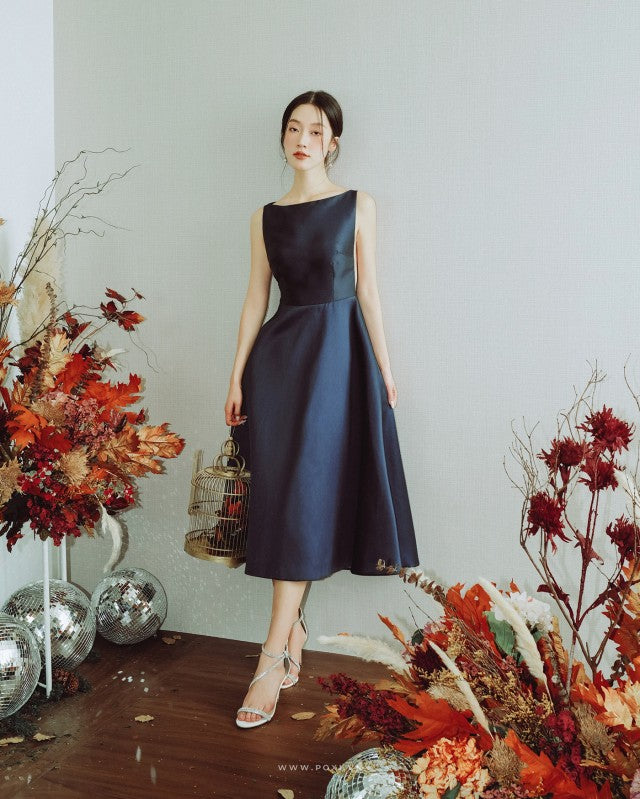 Đầm cổ thuyền không tay xẻ hông, dáng xòe A-line - D1531