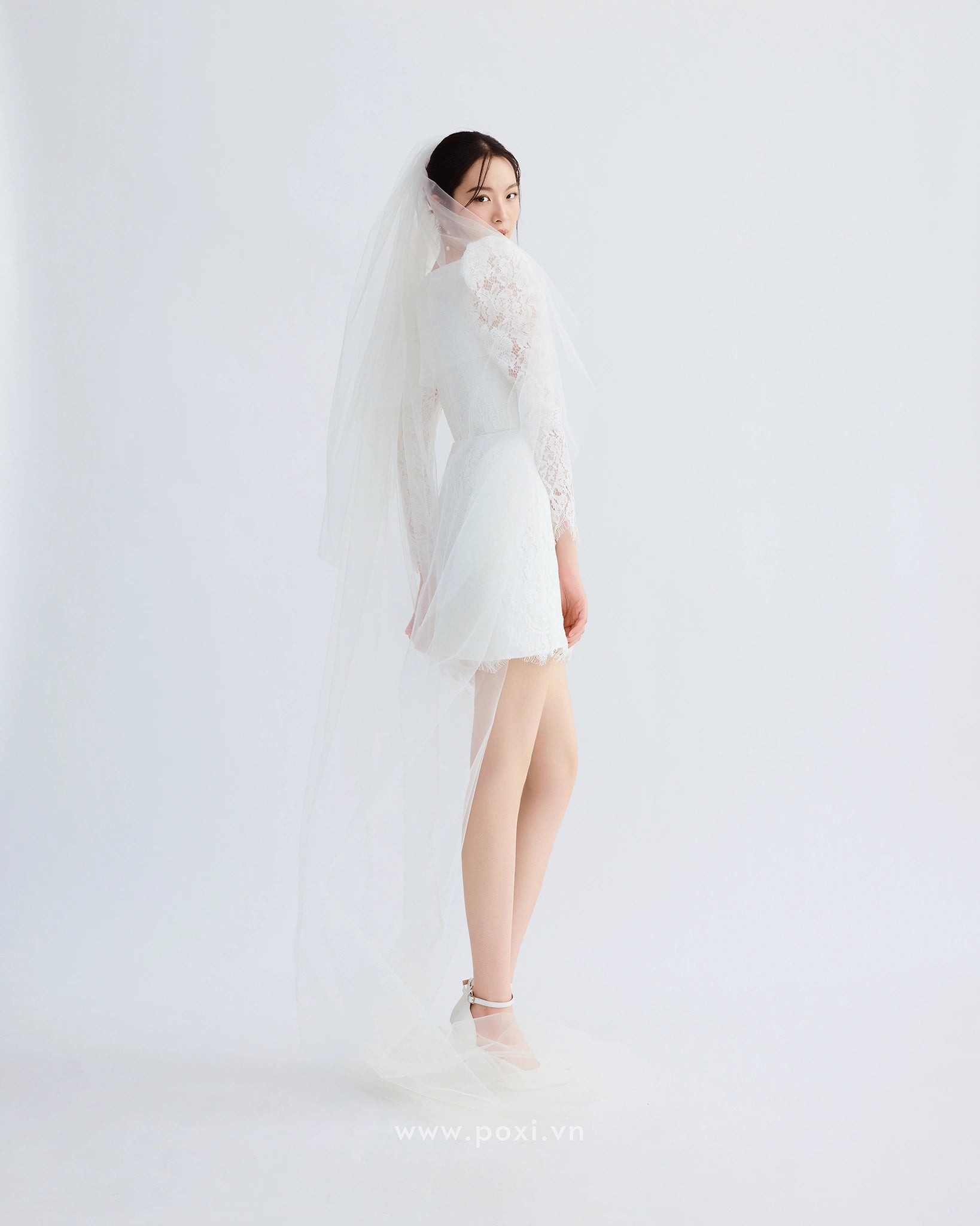 Đầm ren mini cổ vuông tim tay dài váy Aline - D1933 Regular