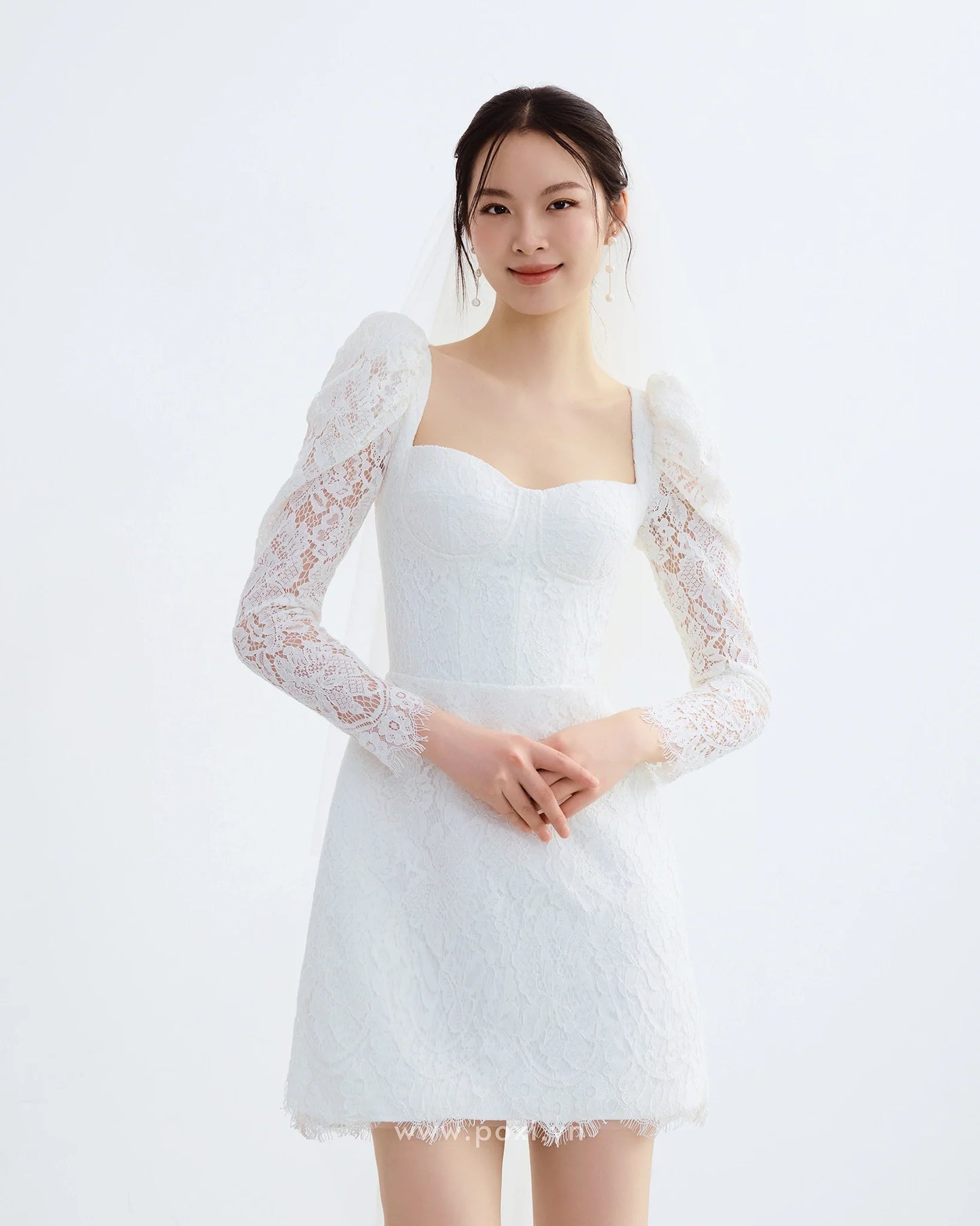 Đầm ren mini cổ vuông tim tay dài váy Aline - D1933 Regular