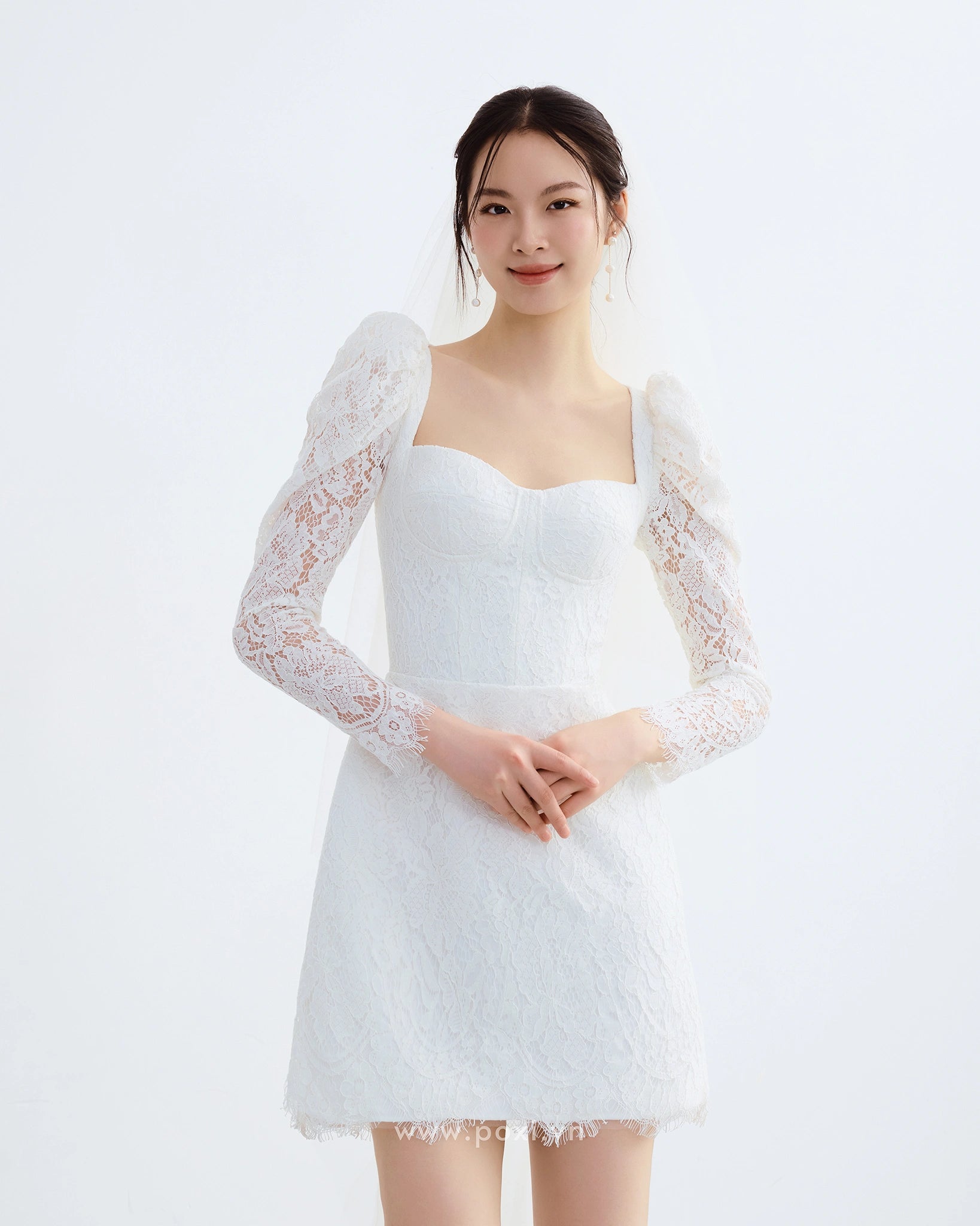 Đầm ren mini cổ vuông tim tay dài váy Aline - D1933 Regular
