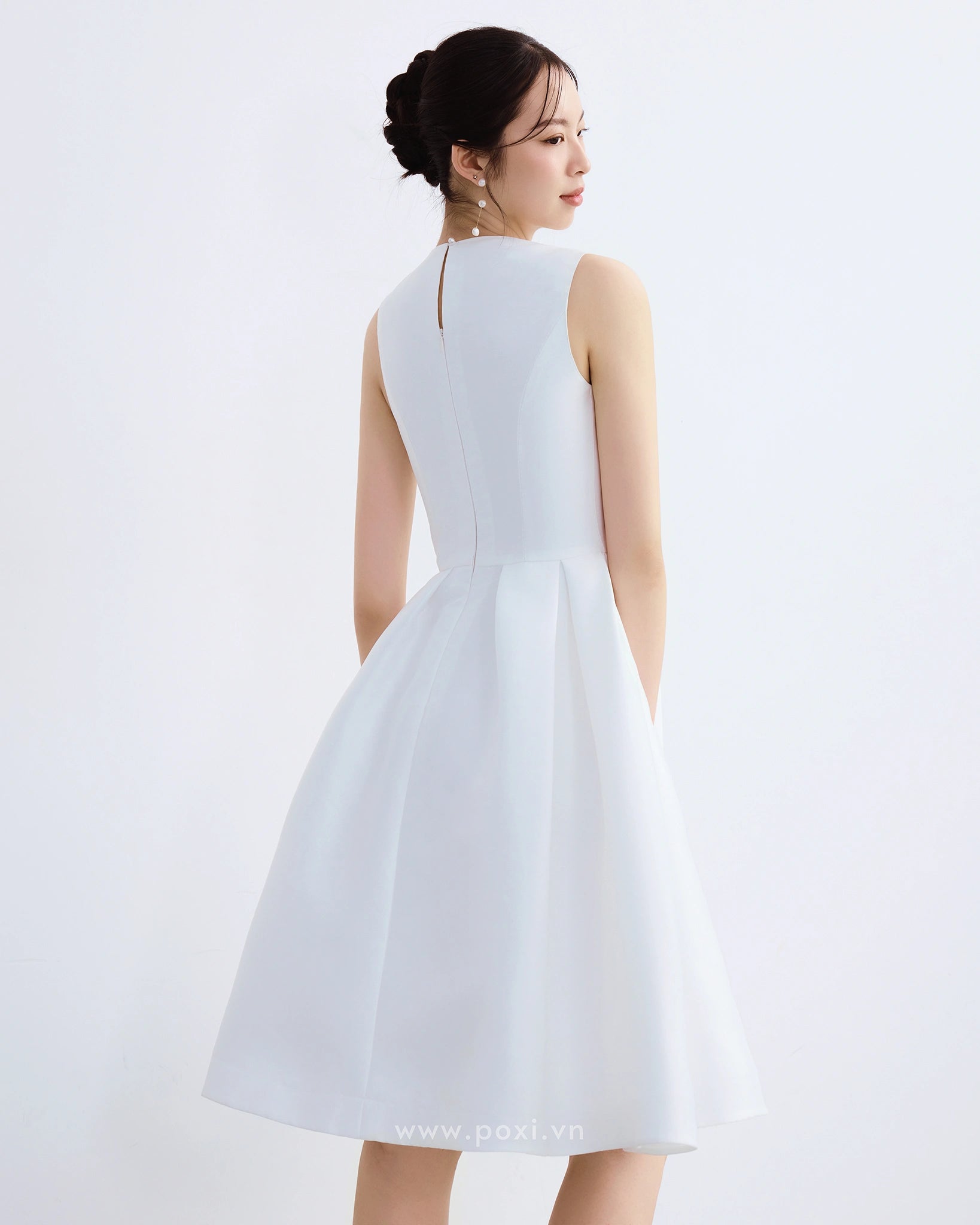 Đầm cổ tròn không tay váy xòe xếp ly - D1967 Regular
