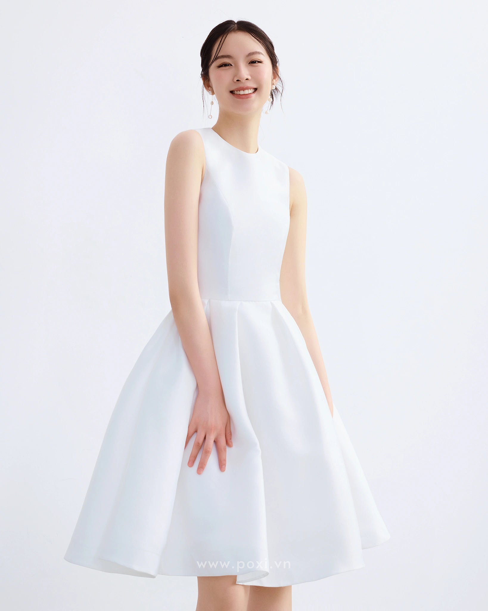 Đầm cổ tròn không tay váy xòe xếp ly - D1967 Regular