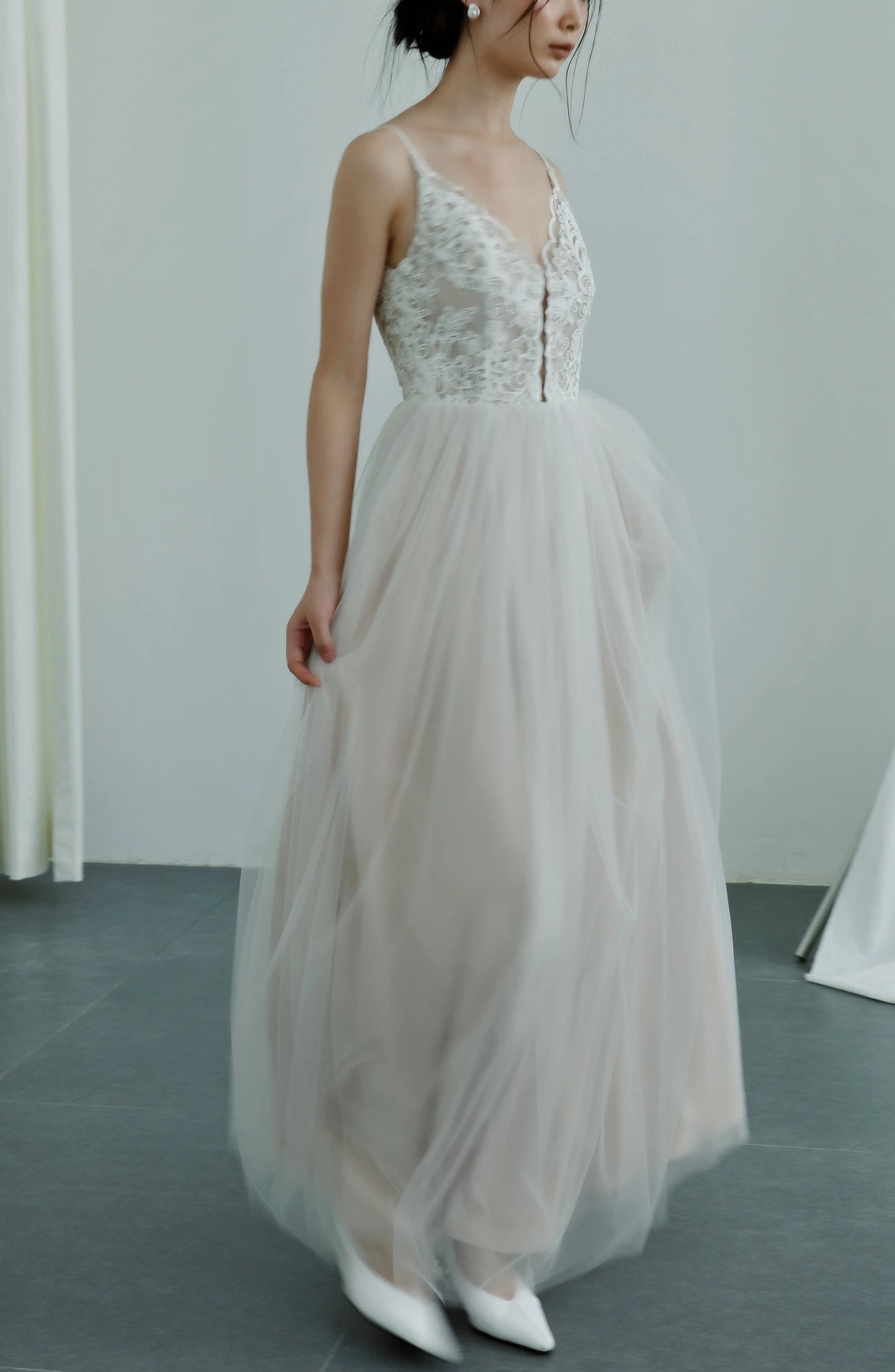 Đầm ren hai dây phối váy lưới xòe nhẹ - D1998