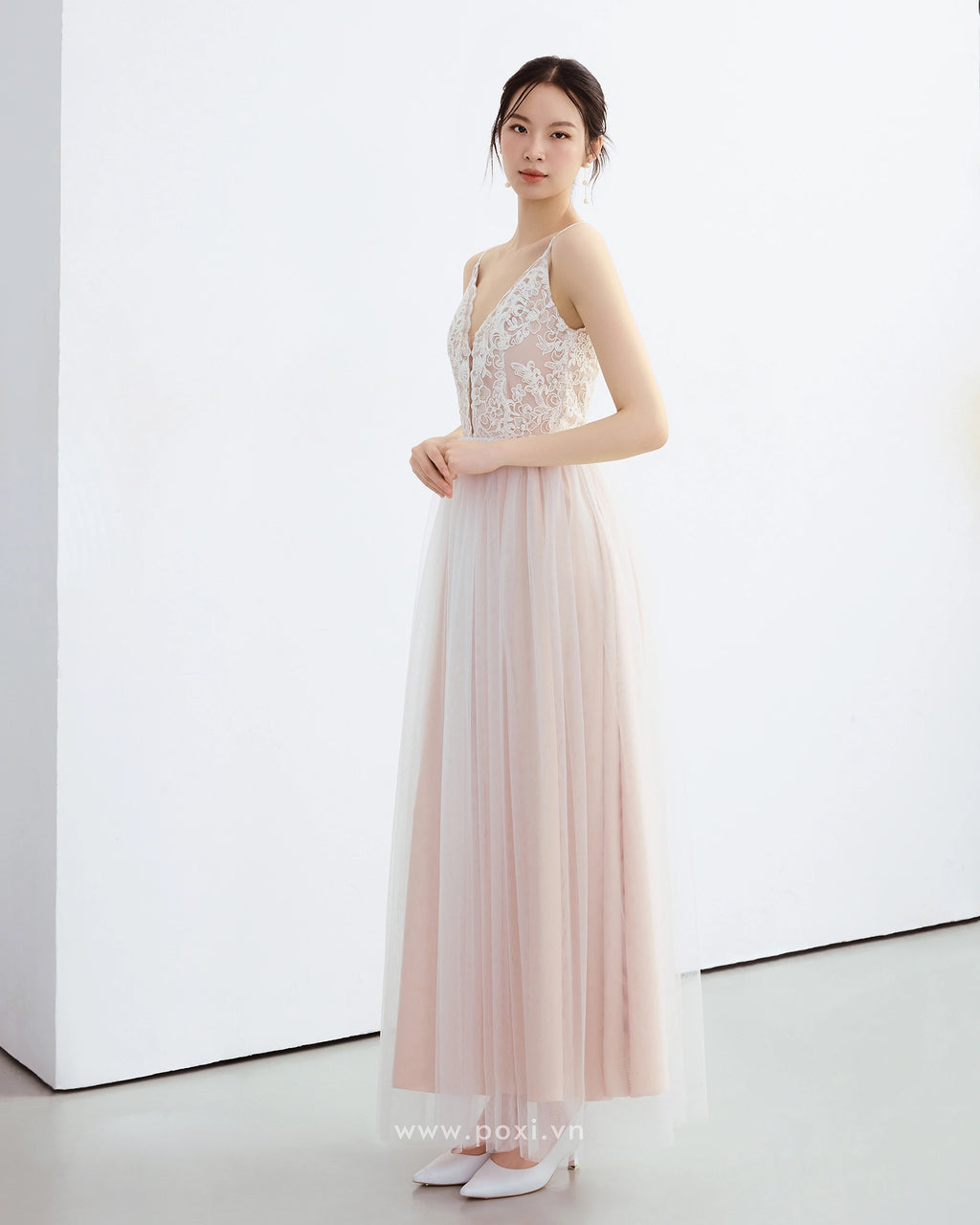 Đầm ren hai dây phối váy lưới xòe nhẹ - D1998