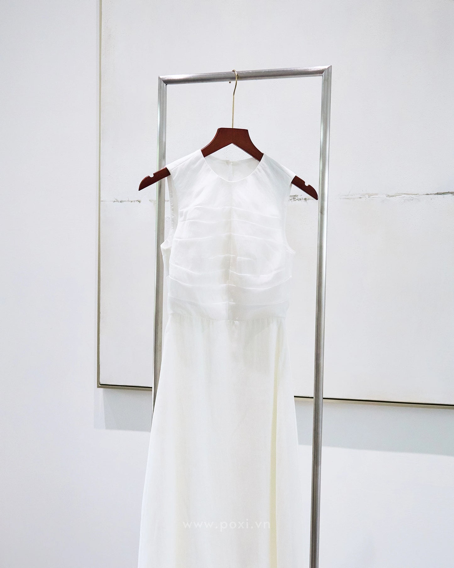 Đầm midi cổ tròn xếp ly thân trên, dáng váy Aline xòe nhẹ - D2006