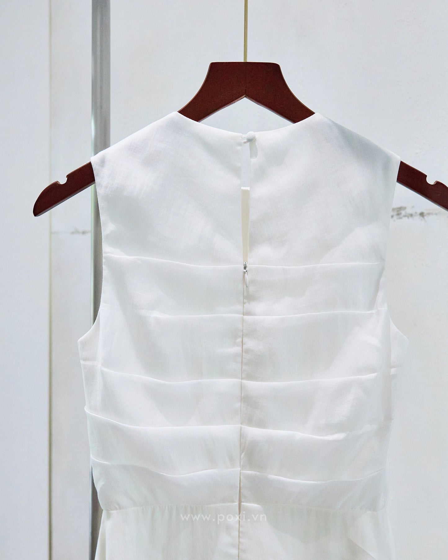 Đầm midi cổ tròn xếp ly thân trên, dáng váy Aline xòe nhẹ - D2006