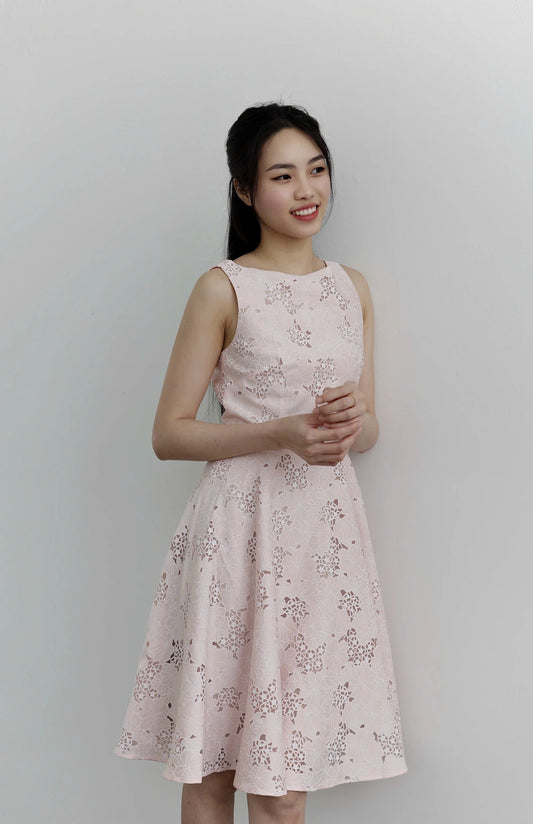 Đầm cổ thuyền không tay, dáng váy xòe nhẹ nhàng - D2023