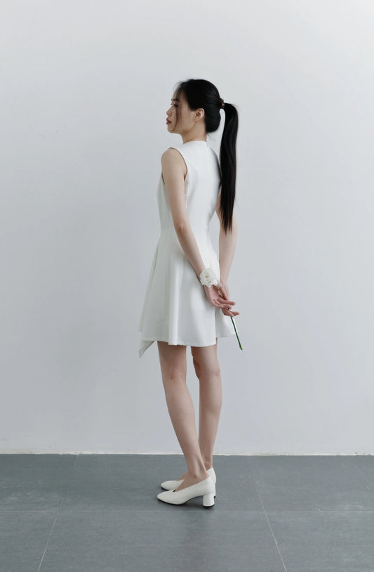 Đầm mini không tay cổ tròn, dáng váy xòe bất đối xứng - D2031