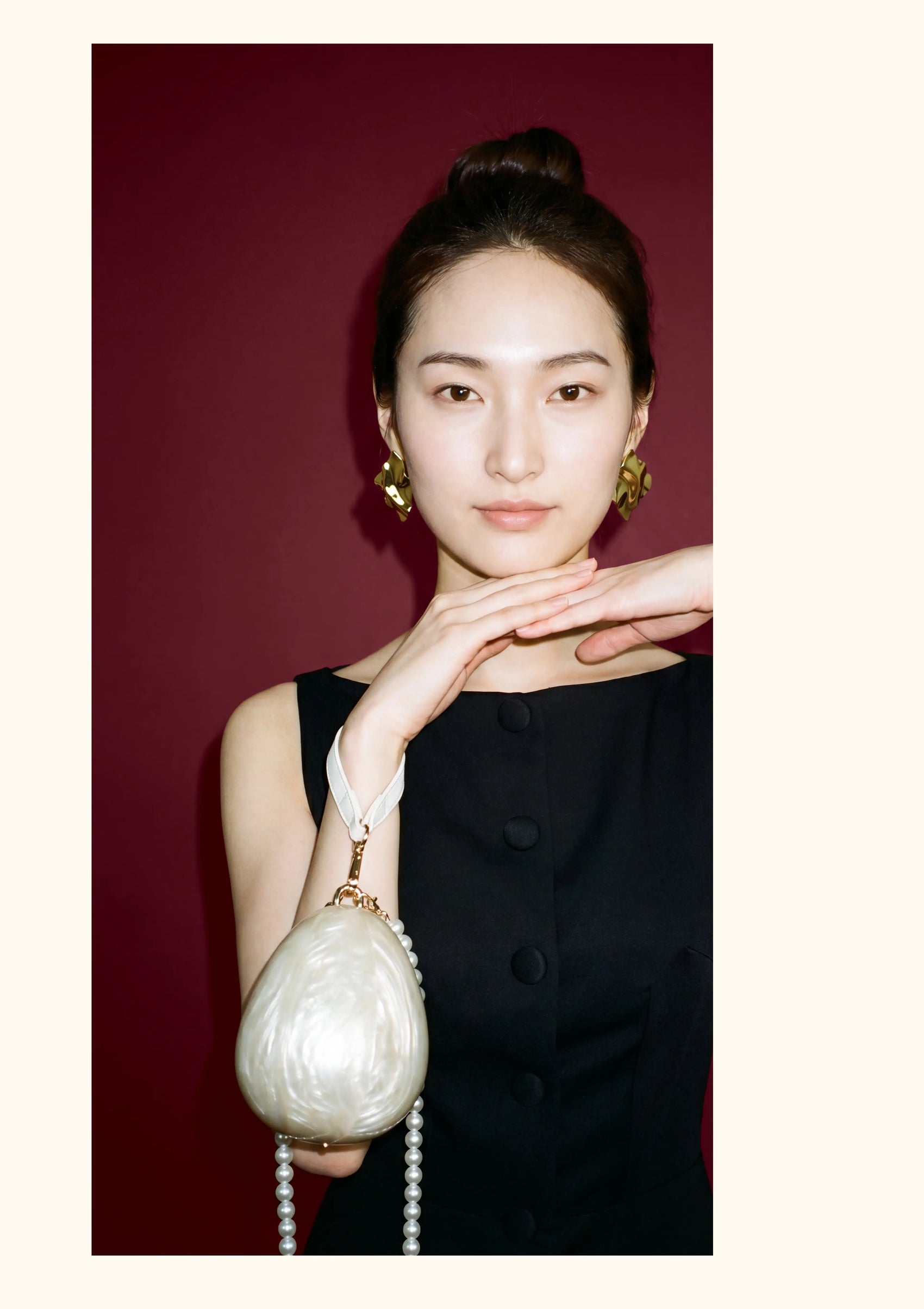 Đầm cổ thuyền không tay, dáng váy Aline đính nút to bản giữa trước - D2035B