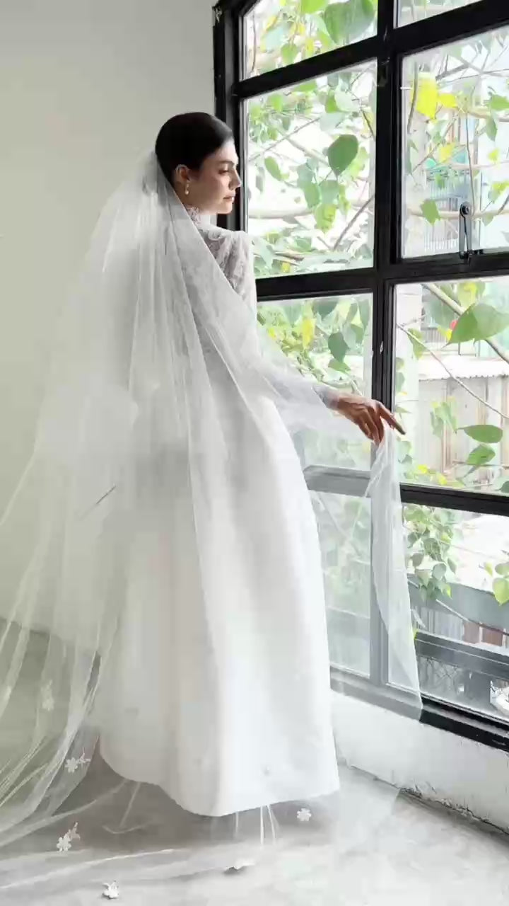 Set áo ren tay dài và chân váy xếp ly xẻ tà - S1788 Regular