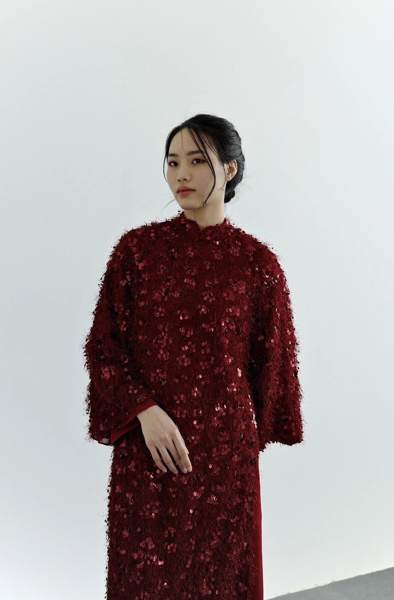 Set áo dài màu đỏ tay lỡ và quần dáng rộng - S1994B