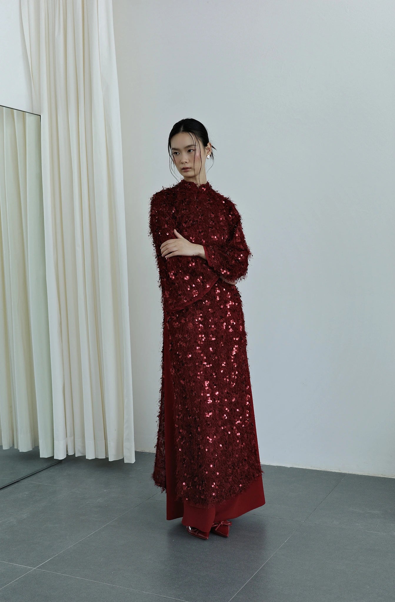 Set áo dài màu đỏ tay lỡ và quần dáng rộng - S1994B