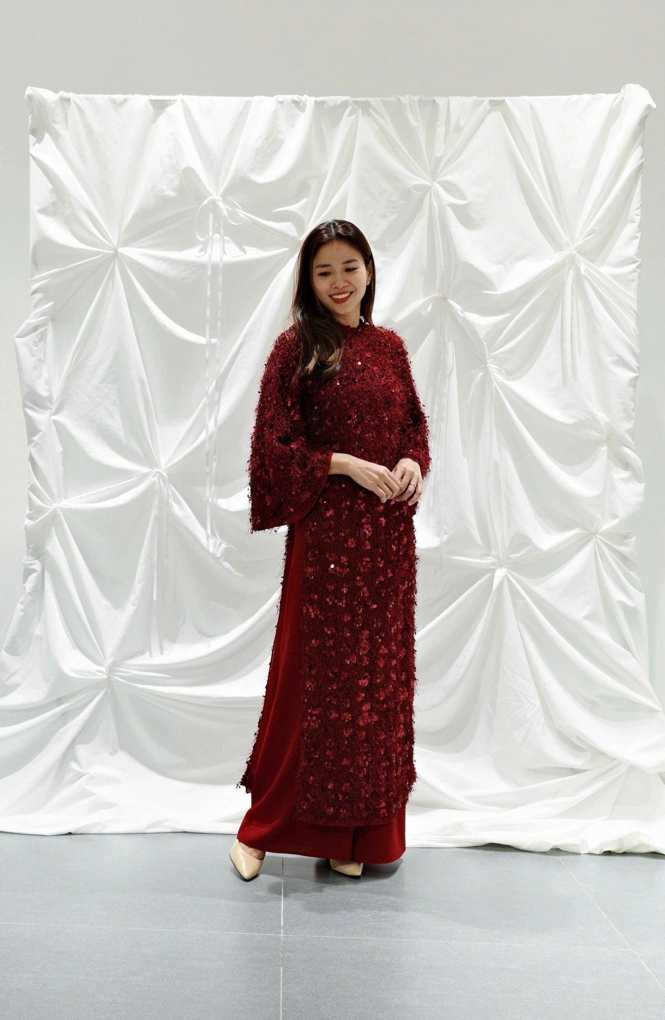 Set áo dài màu đỏ tay lỡ và quần dáng rộng - S1994B