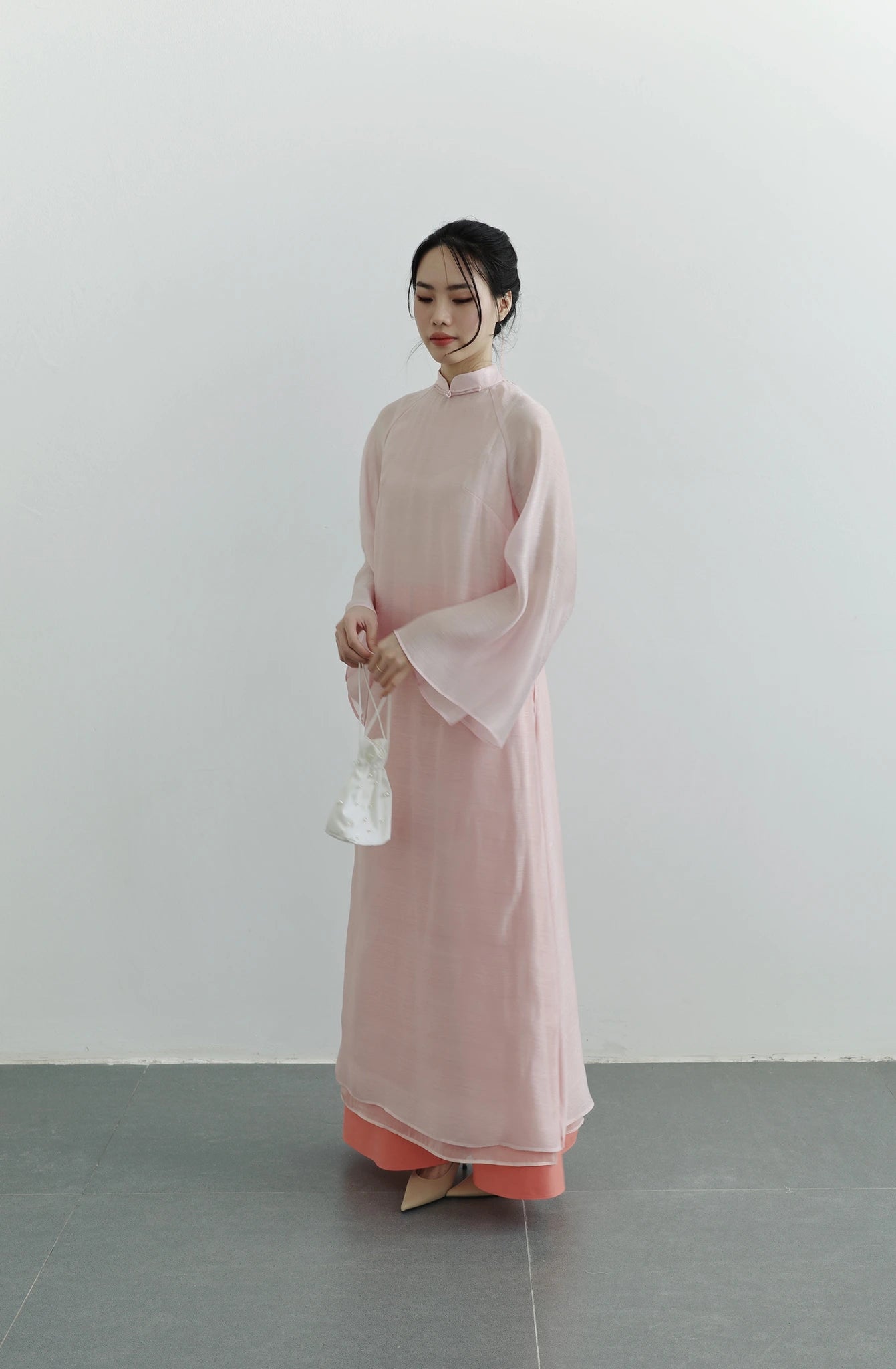 Set áo dài phom rộng màu hồng nhạt - S1994C