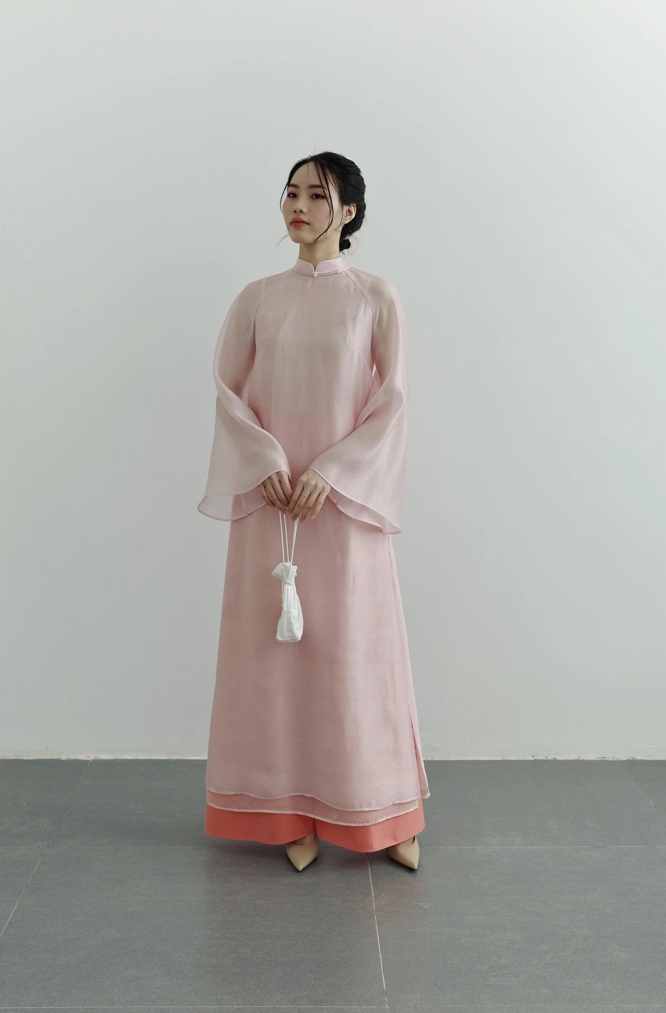 Set áo dài phom rộng màu hồng nhạt - S1994C