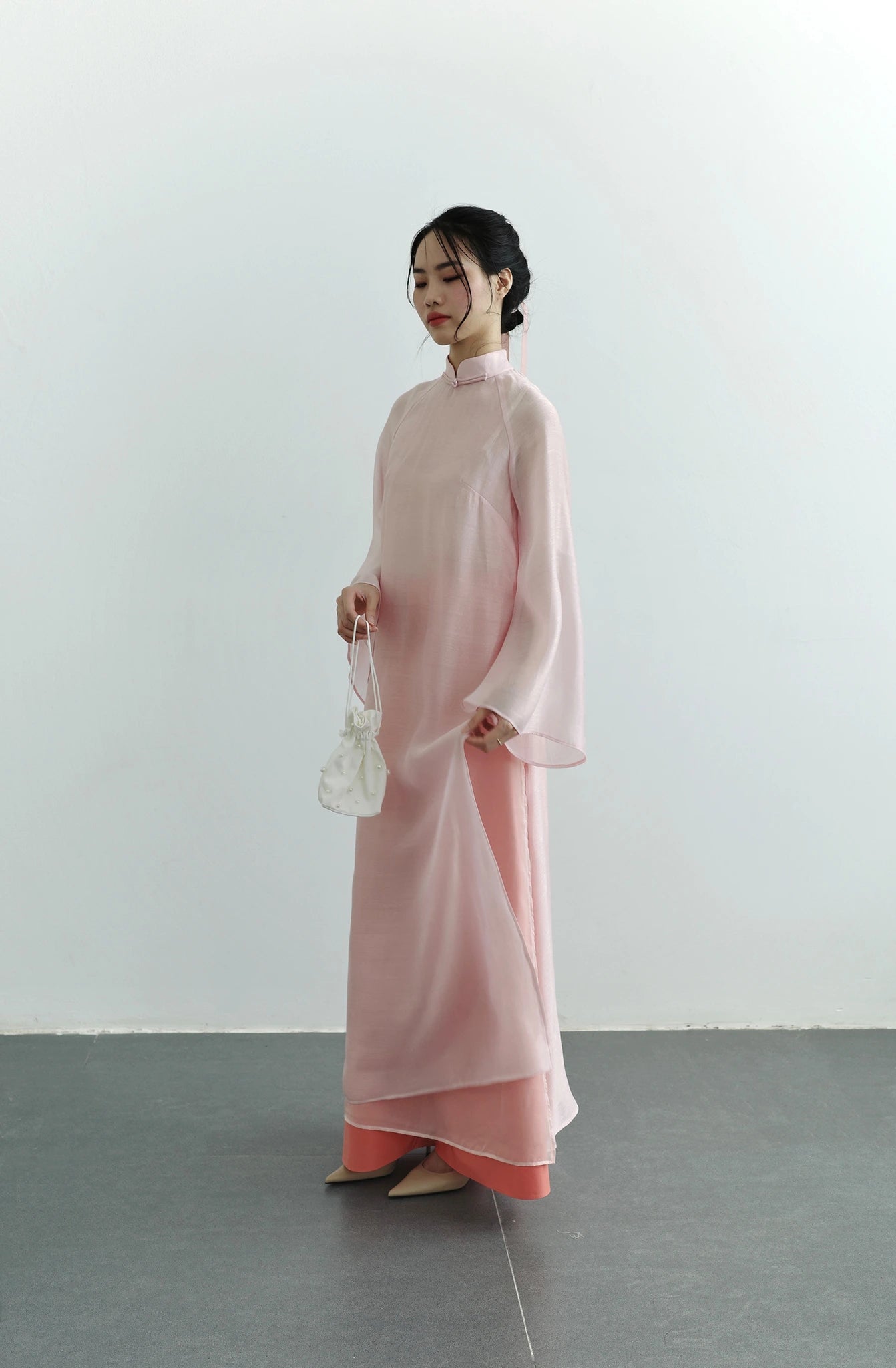 Set áo dài phom rộng màu hồng nhạt - S1994C