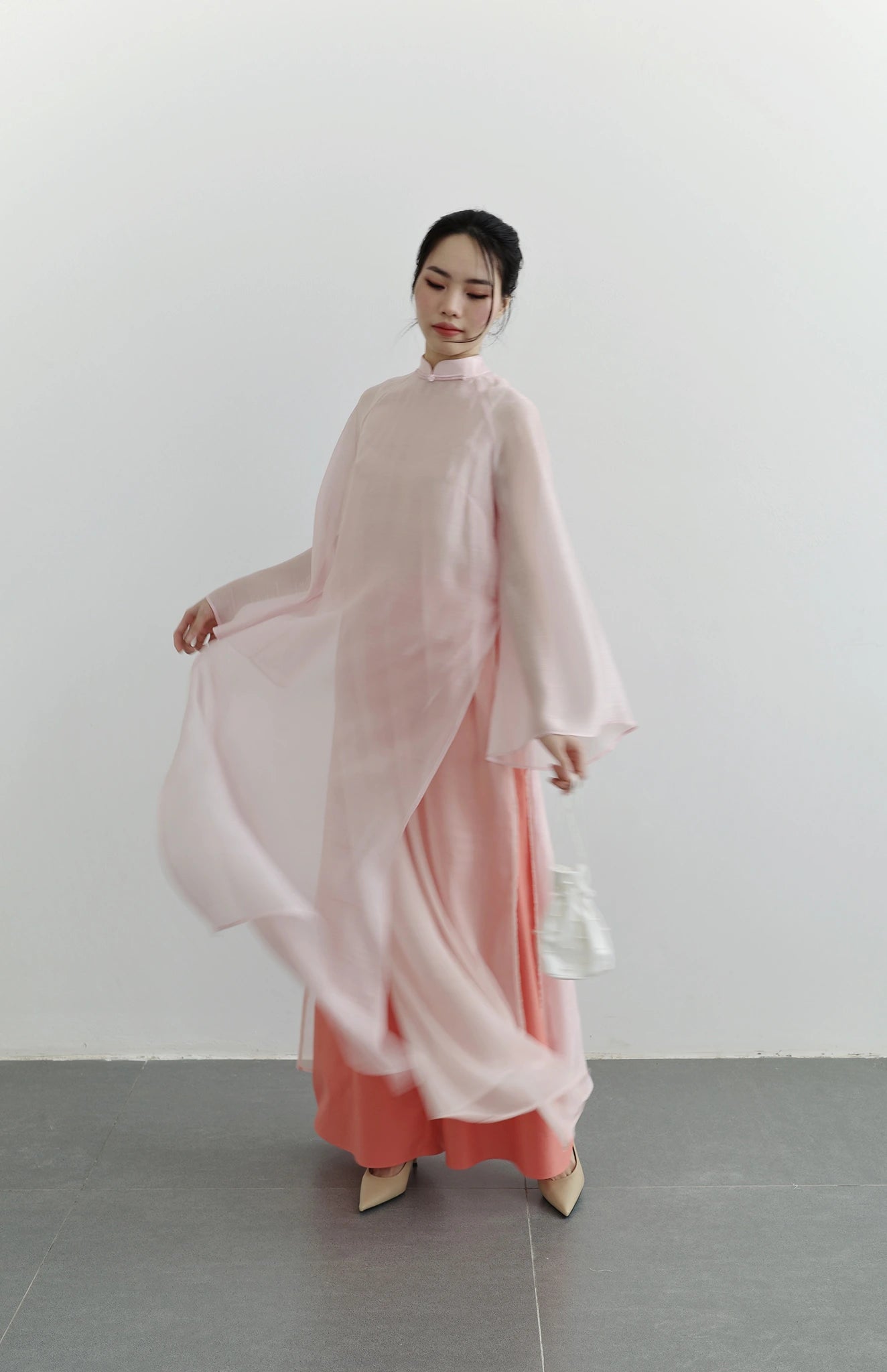 Set áo dài phom rộng màu hồng nhạt - S1994C