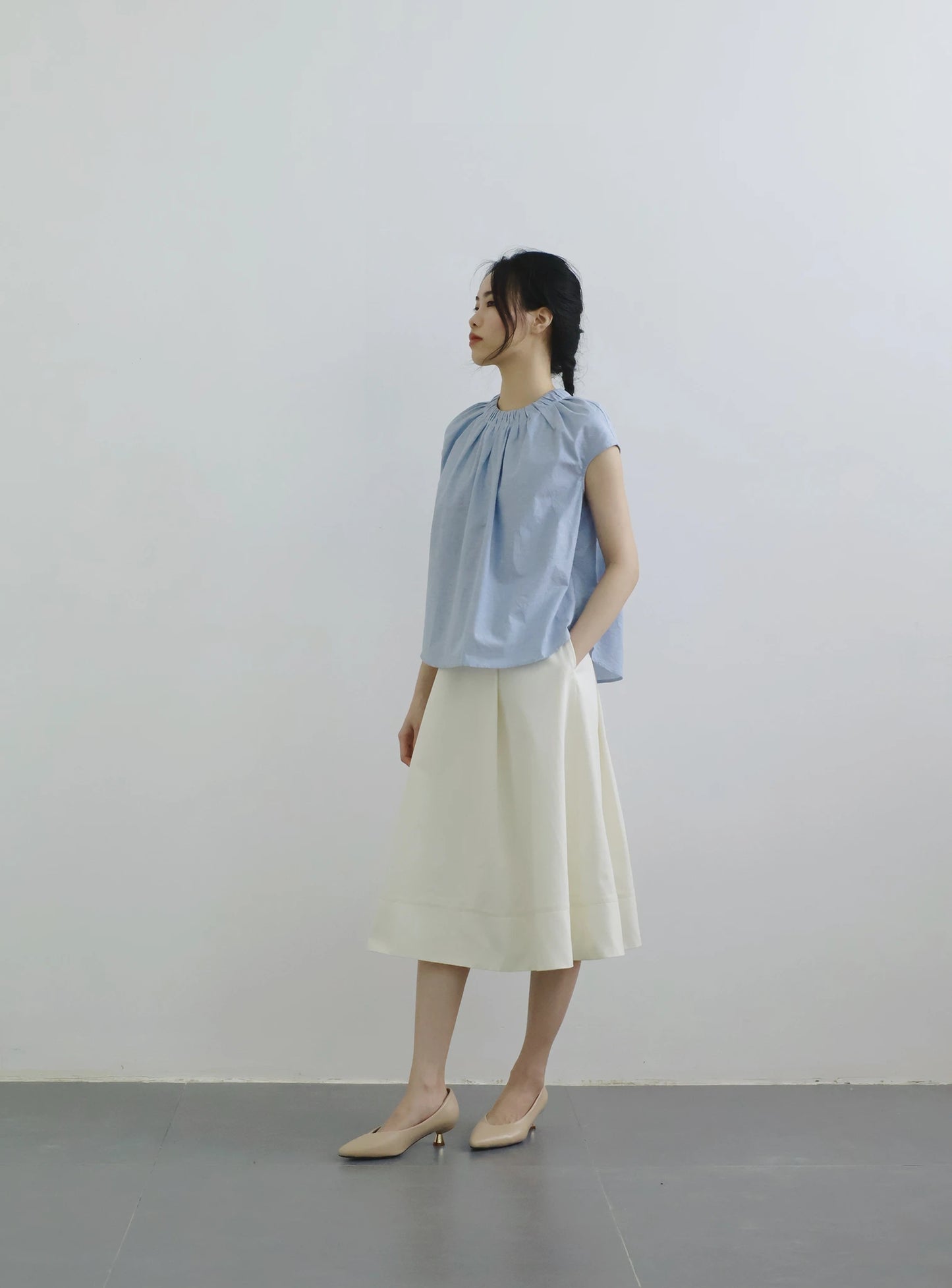 Áo kiểu nữ màu xanh nhạt, xếp nhún cổ và không tay - SH9767