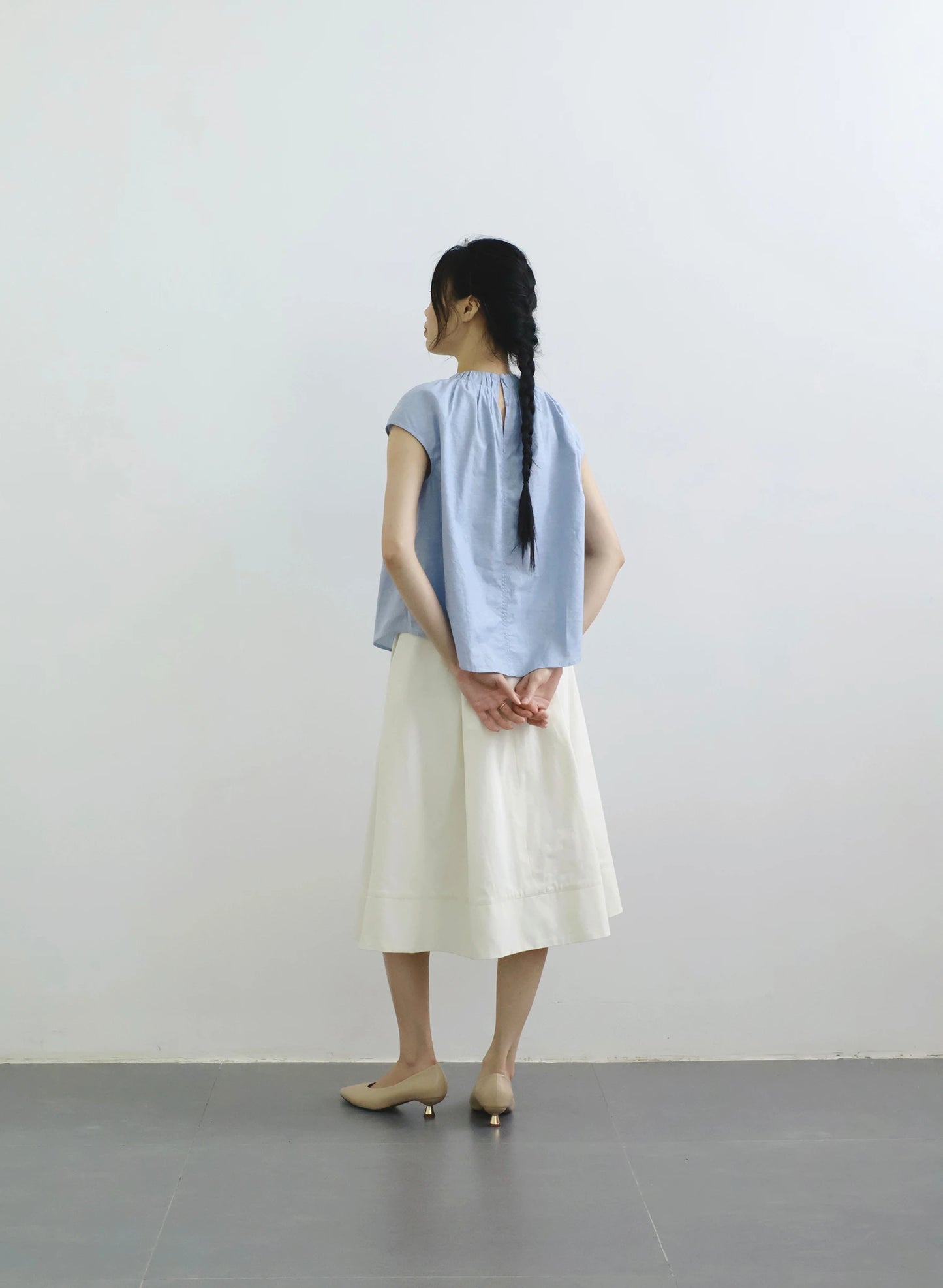 Áo kiểu nữ màu xanh nhạt, xếp nhún cổ và không tay - SH9767