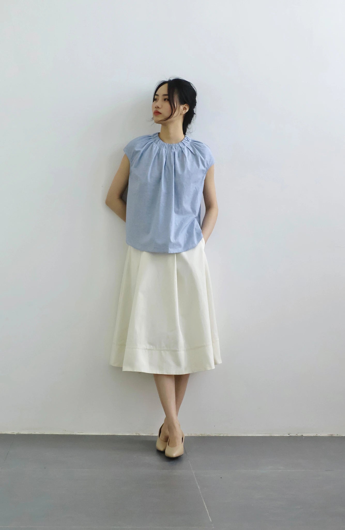 Áo kiểu nữ màu xanh nhạt, xếp nhún cổ và không tay - SH9767