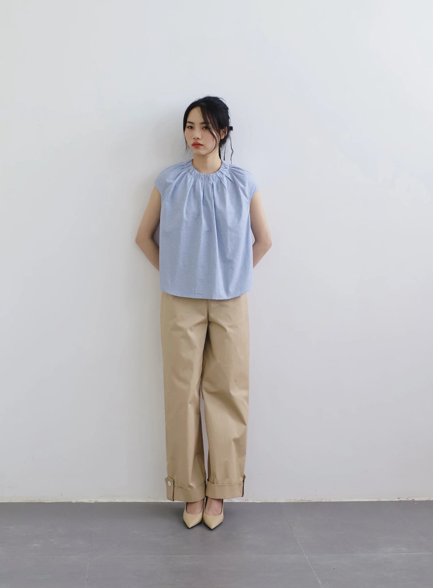 Áo kiểu nữ màu xanh nhạt, xếp nhún cổ và không tay - SH9767