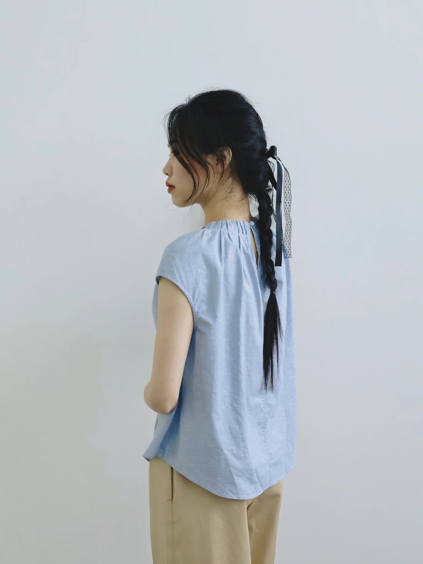 Áo kiểu nữ màu xanh nhạt, xếp nhún cổ và không tay - SH9767