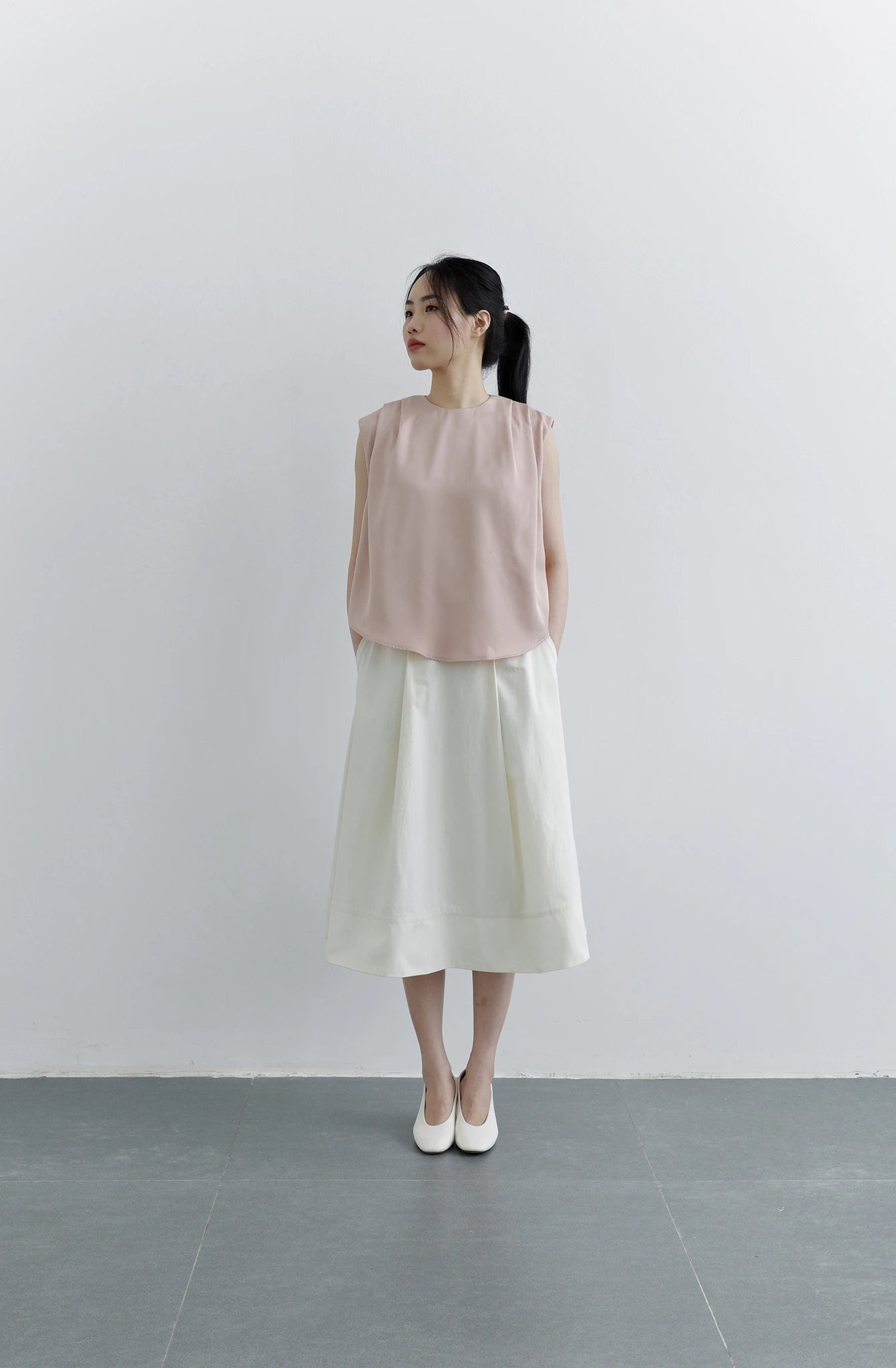 Áo kiểu nữ màu hồng da xếp ly vai và không tay - SH9772B