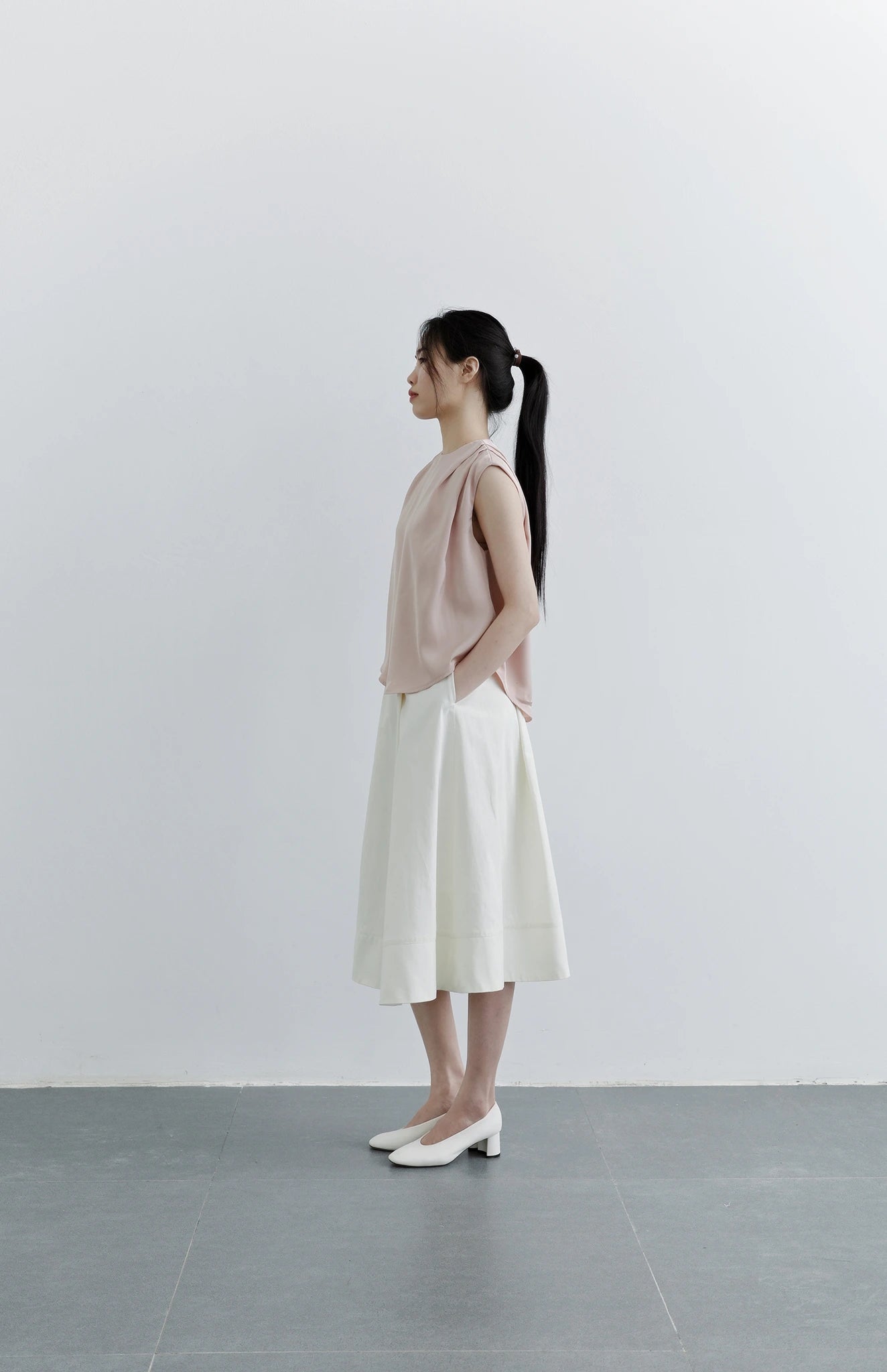 Áo kiểu nữ màu hồng da xếp ly vai và không tay - SH9772B